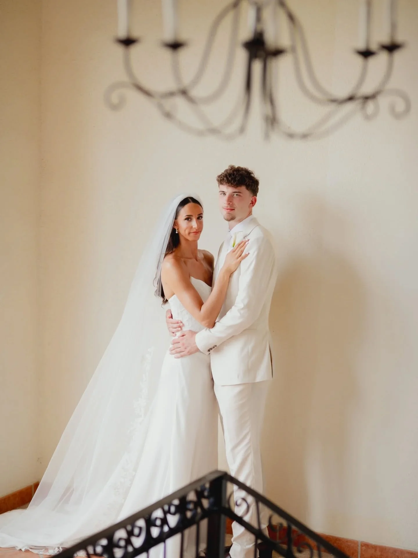 Alexa &amp; Zander's wedding !!!!! ❤️
.
.
.
.
.
Wedding planner: @hyattweddings  @carlos_kpi
@erikromero.weddplanner
Photographer: @ccphotoloscabos
Wedding content: @ccphotoloscabos
Venue: @hyattzivacabos @donsanchezrestaurant 
Makeup: @voevolution
.