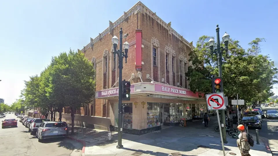 https://www.sfgate.com/news/bayarea/article/berkeley-closed-bookstore-to-become-community-22370565.php