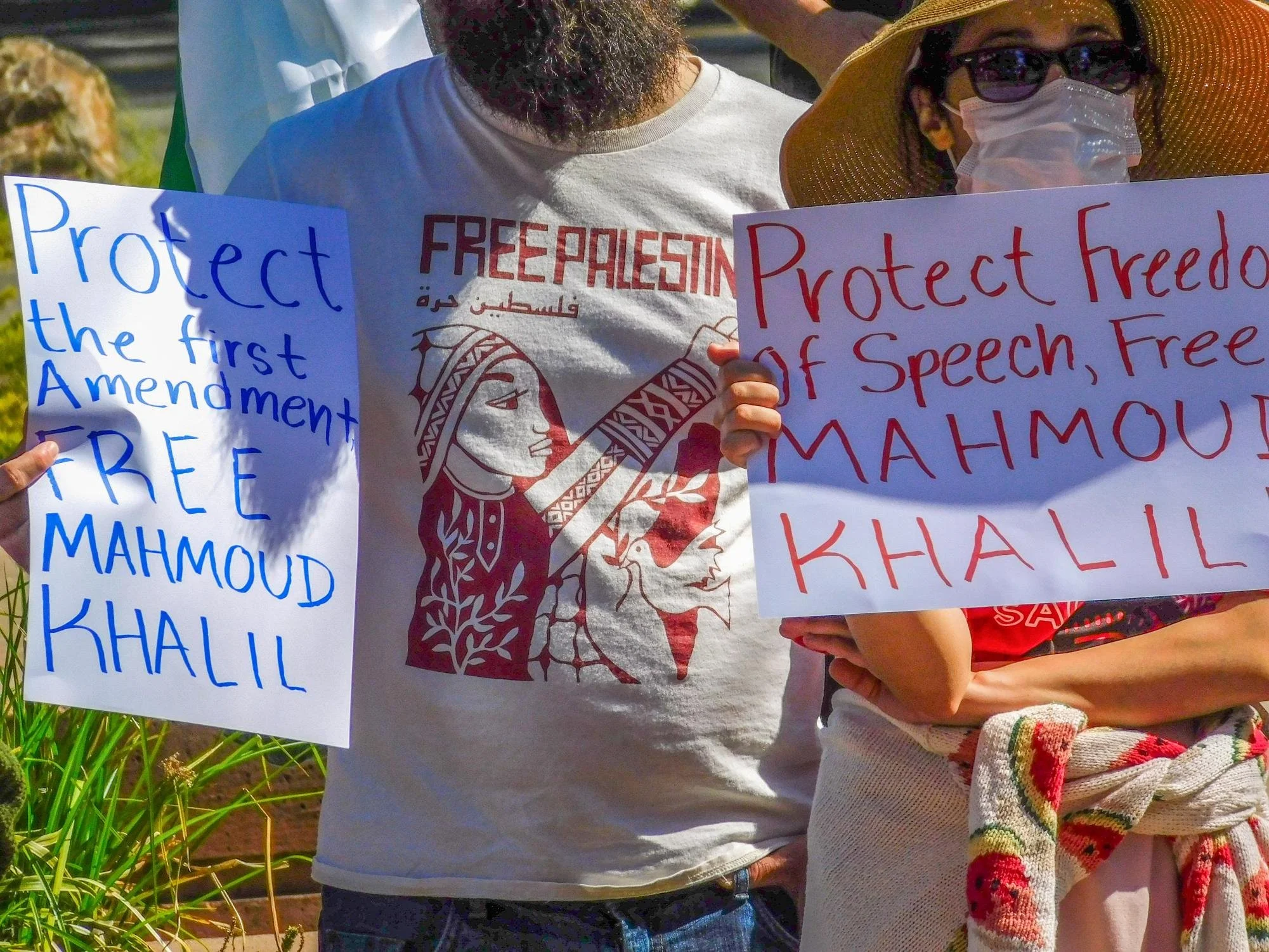  Protesters had hand-written signs about protecting the First Amendment and freeing Mahmoud Khalil Tuesday, March 11, 2025. Students wore apparel to show their support for Palestine. (photo by Kai Arellano) 