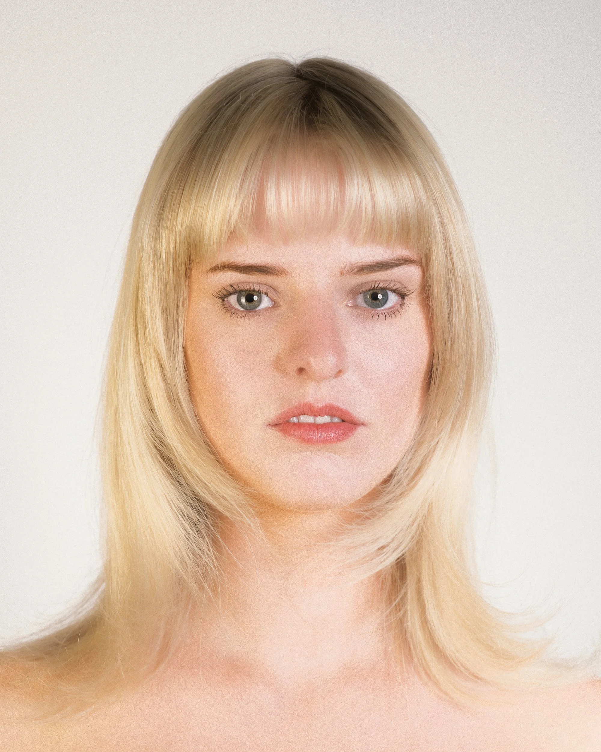 Lived-in Blonde Hair, 90's layerd hair, fringe hair