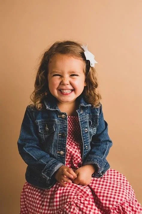 New simple studio sessions for children - Derksen Photography.jpg