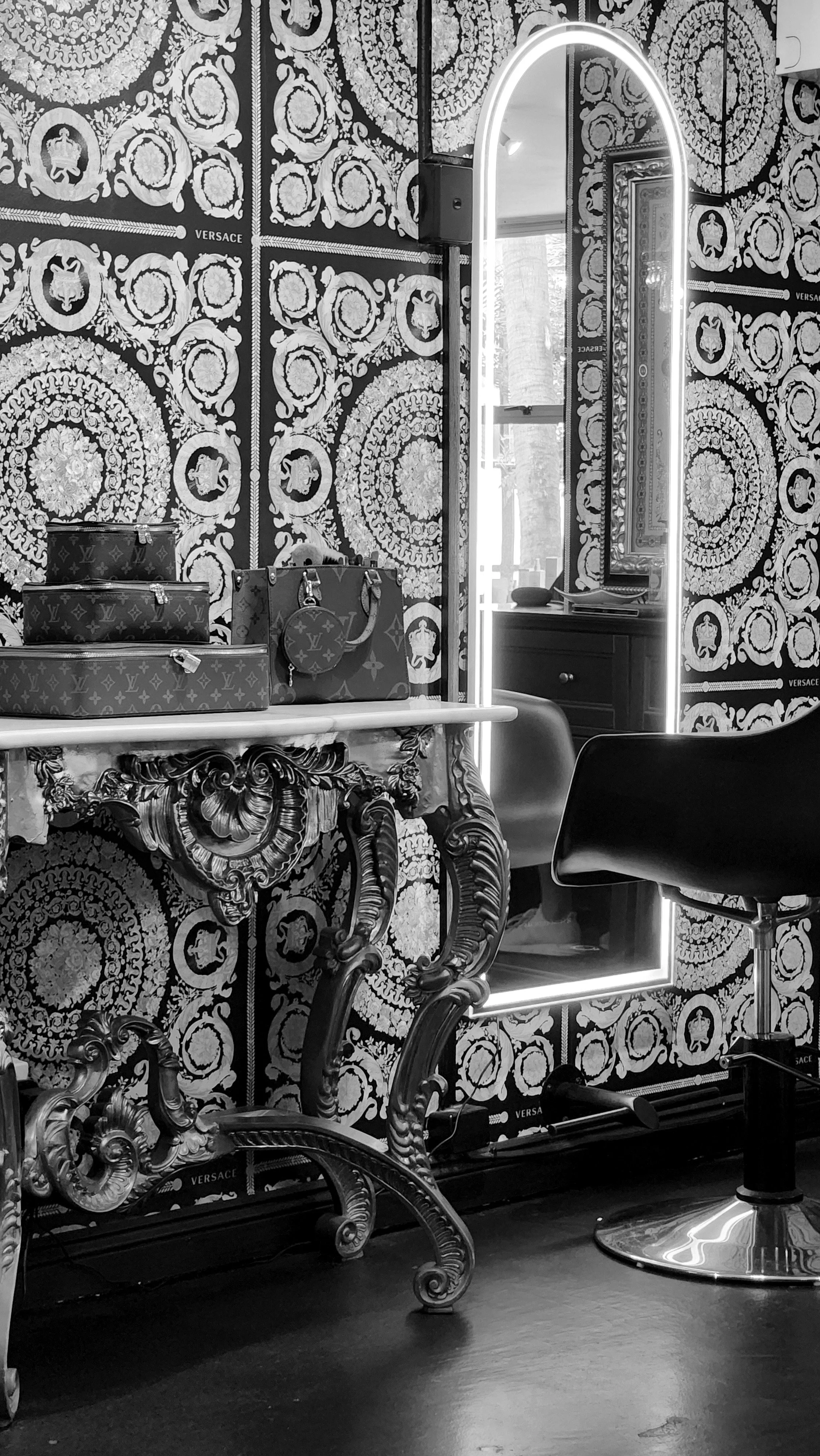 Atelier salon interior styling station