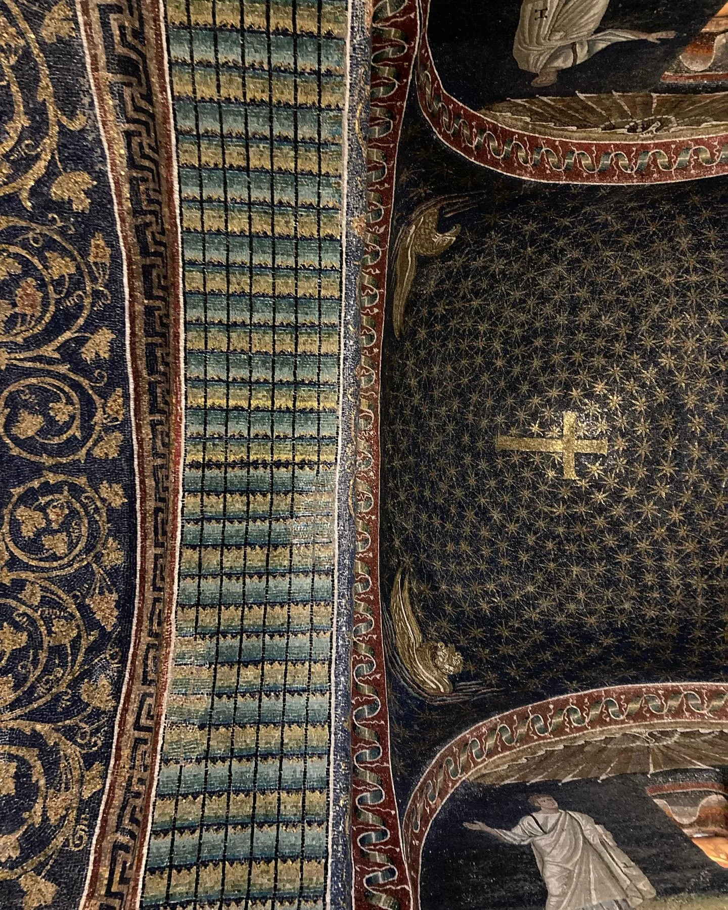 Can you imagine how was the sound that accompanied these beautiful lines when they were created?