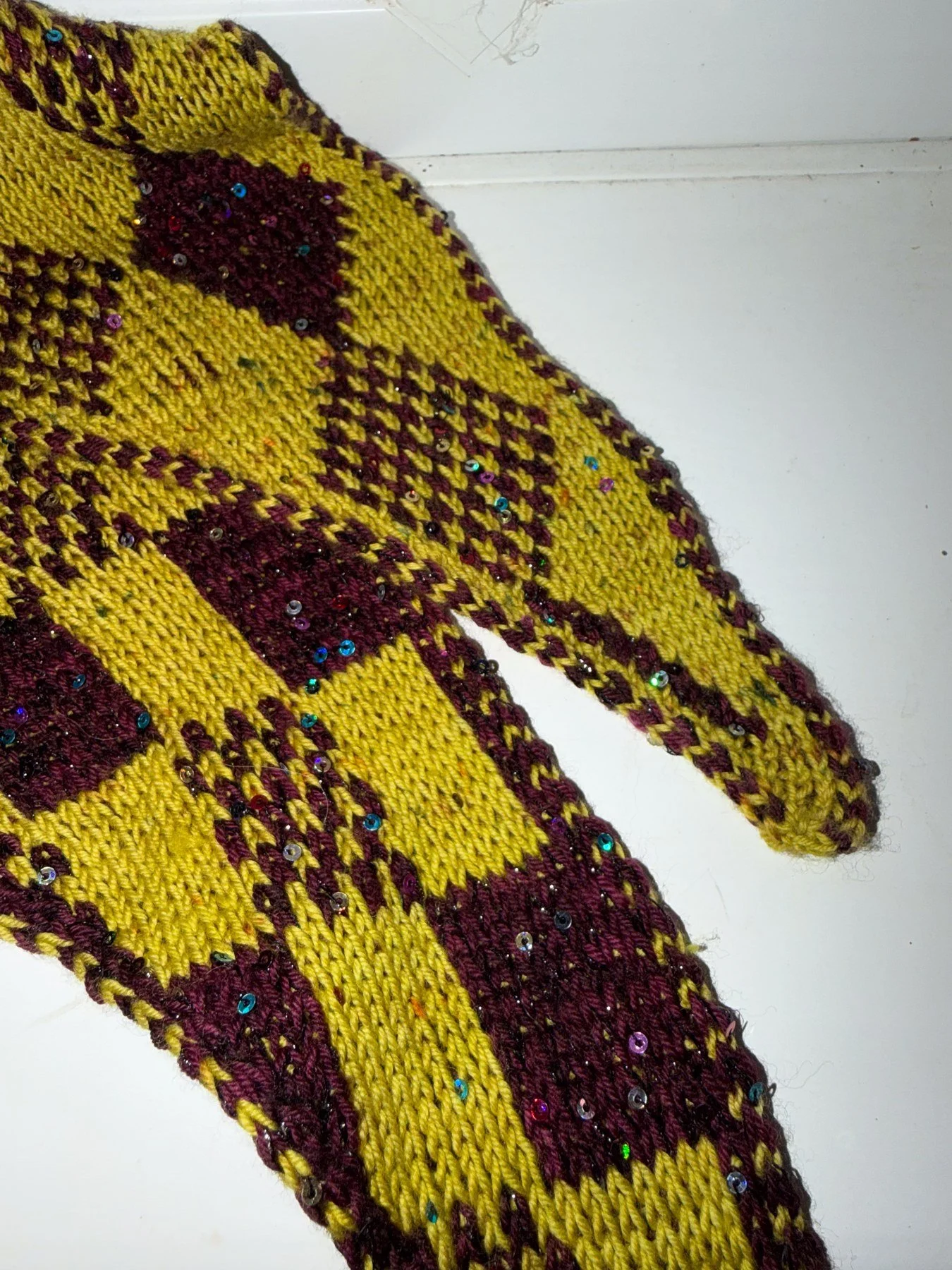 Close-up of the Harlequin Gambit scarf diamond motifs and yellow-green i-cord edge