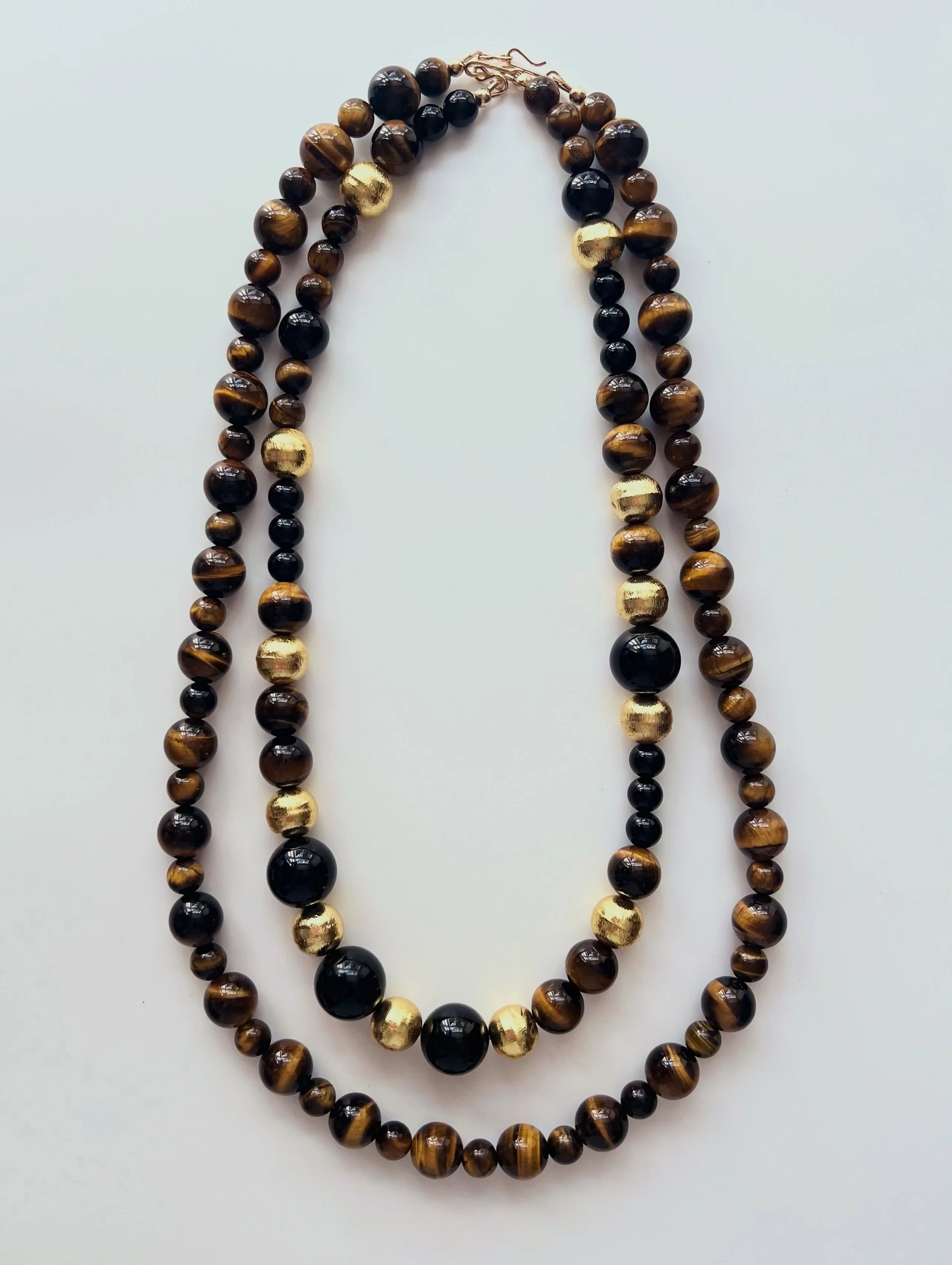 -Autumn/Winter beads pending - bolder, longer pieces to wear solo or stacked over warmer layers. Also perfect for dare I say it - Party season! 💫🤎🖤✨

 Jewellery - jewelry - handmade - fashion - necklace - bracelet - anklet - glasses chain - beaded