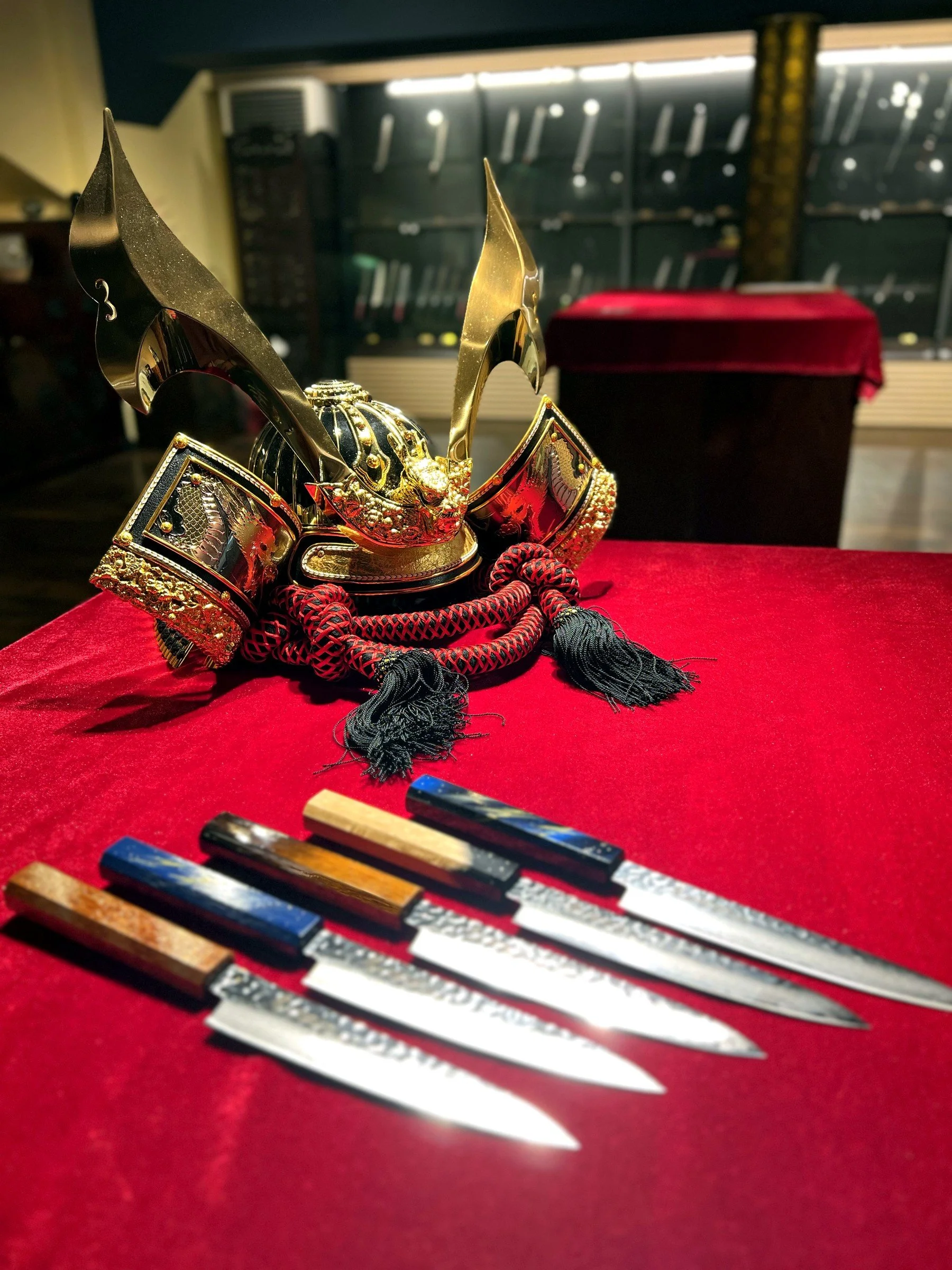 kaimon-kabuto-helmet-knife-set-red.jpg