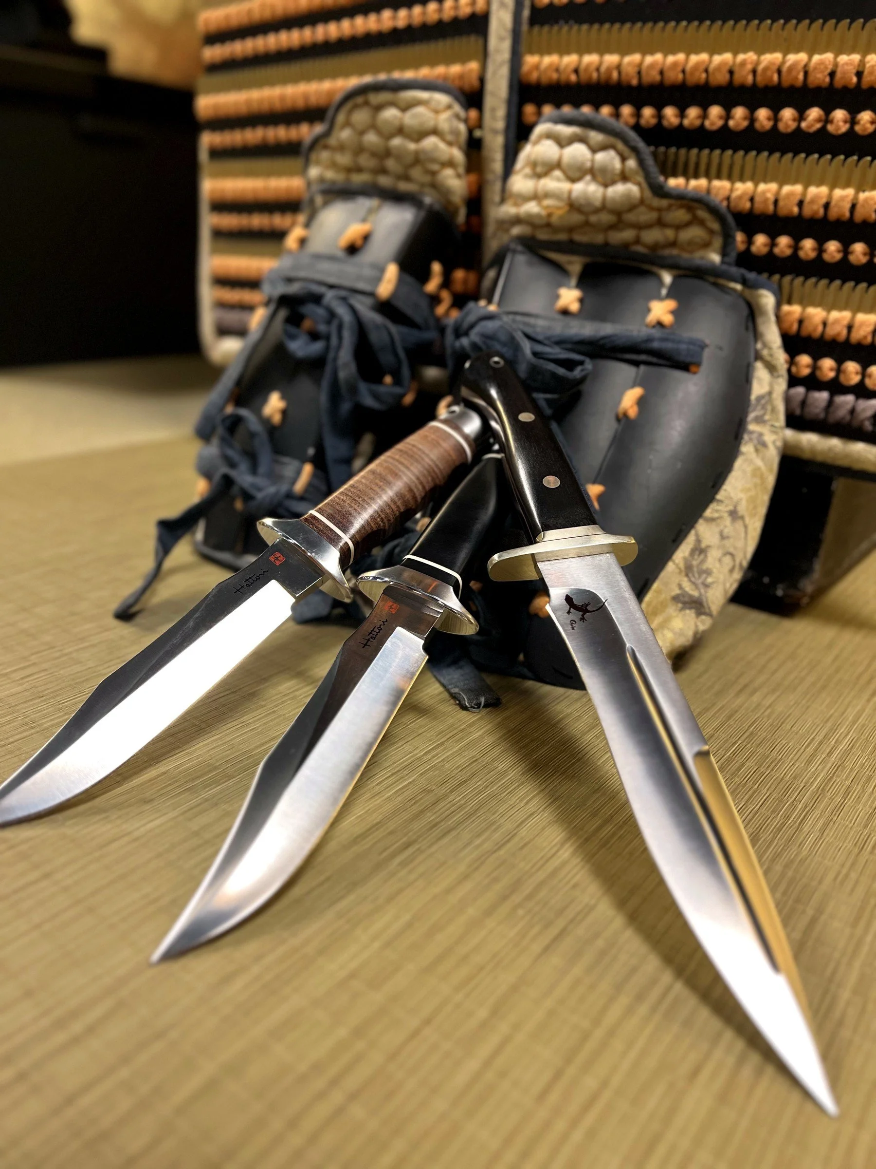 kaimon-daggers-trio-armor.jpg