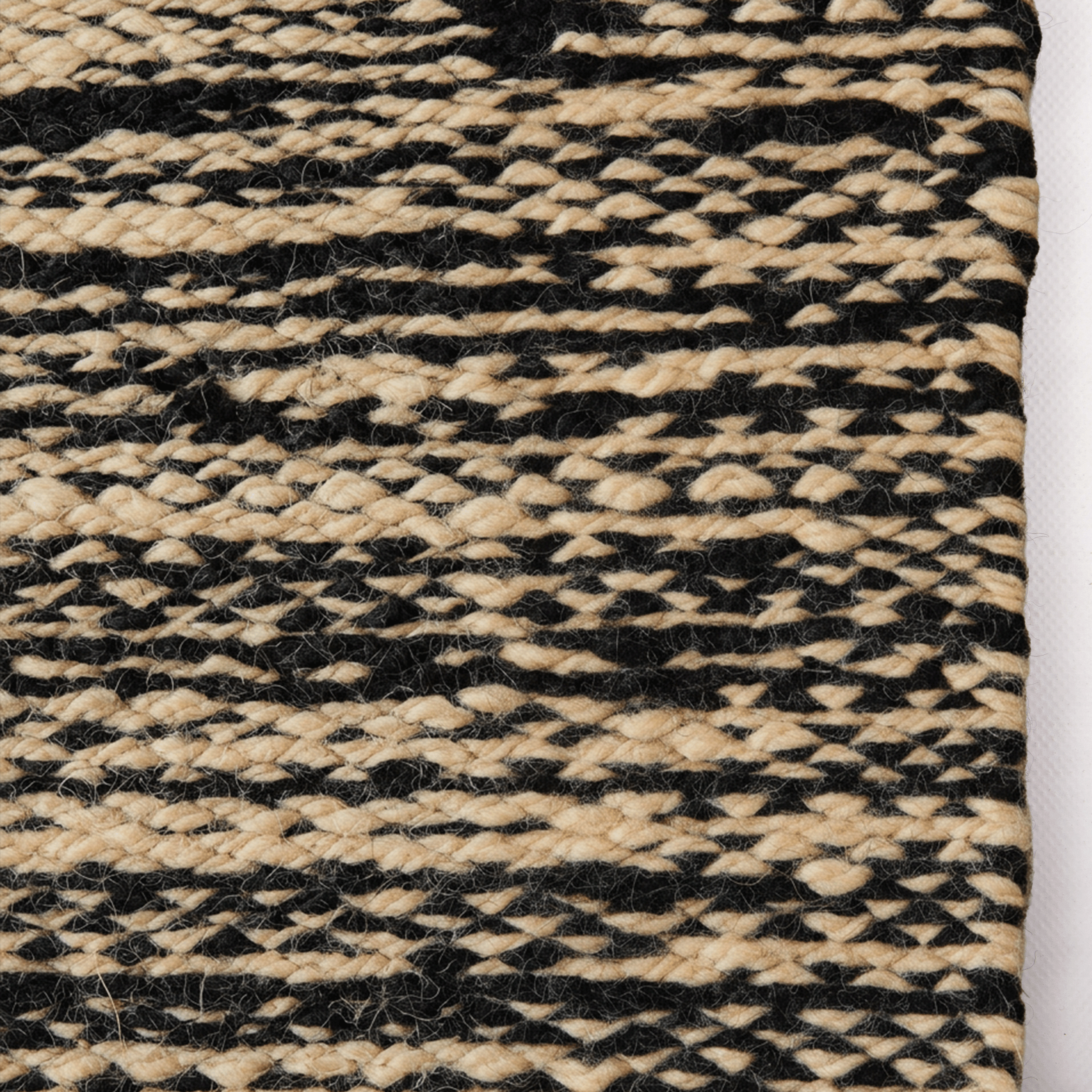 Andina-Black-&-Gold.gif