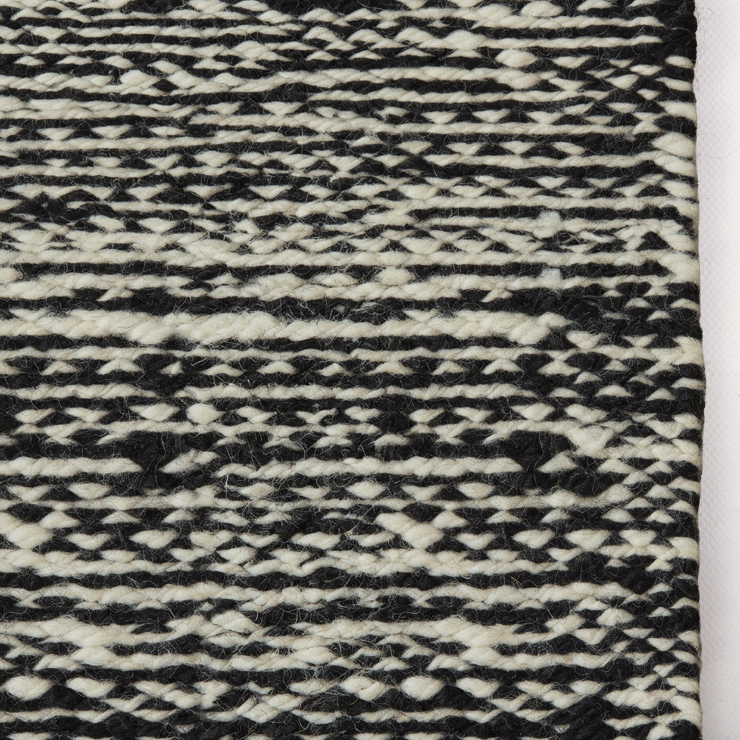 Andina-Black-&-Ivory.gif