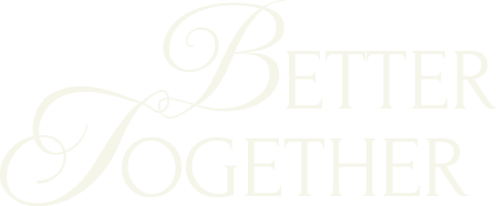 Texte gravé en blanc sur un fond noir : 'Better Together'