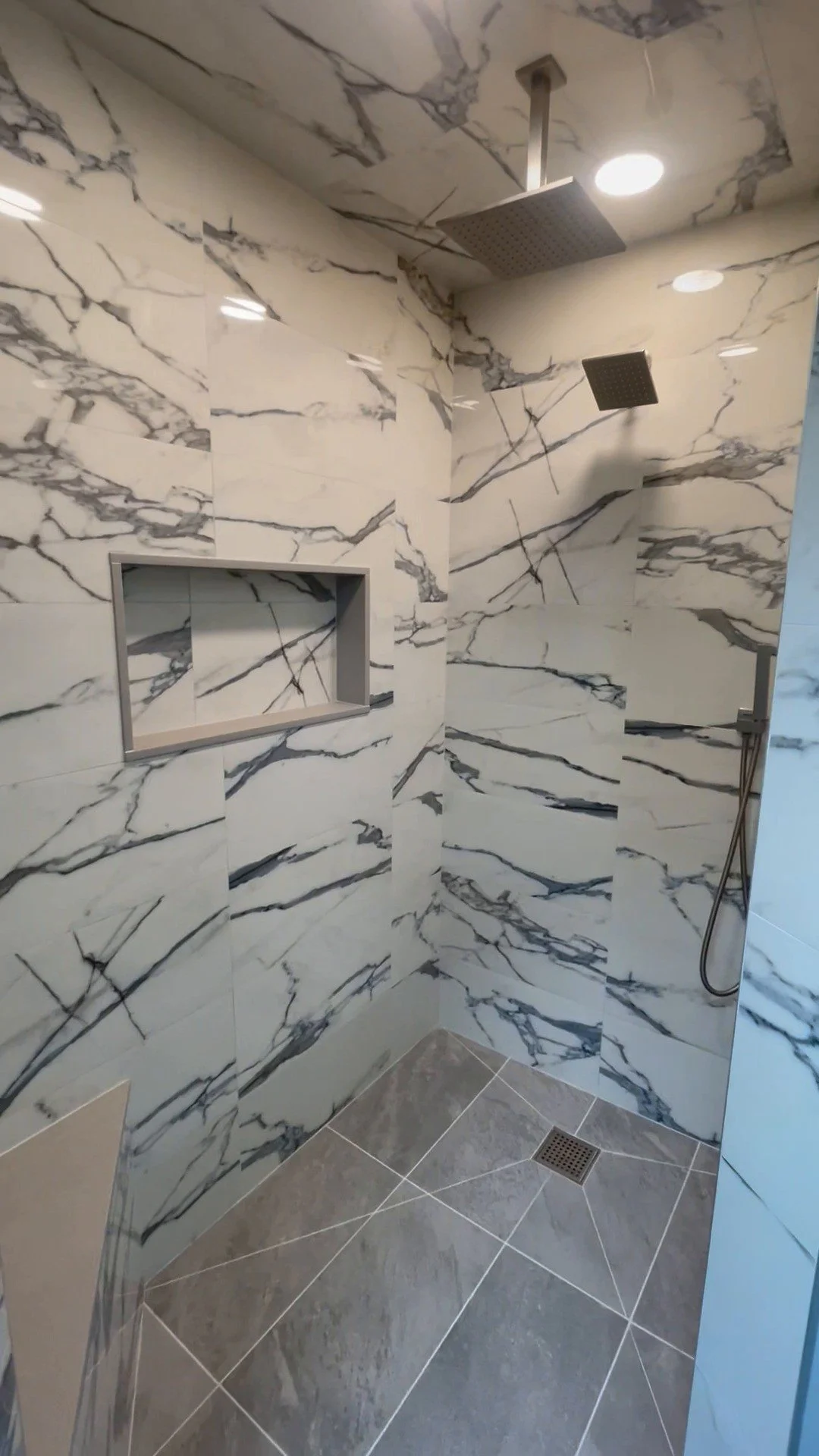 Walk-in shower with rain head and built-in niche, Denville, NJ.