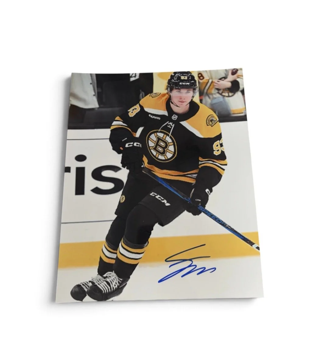 Fraser Minten Autographed 8x10 Photo Boston Bruins