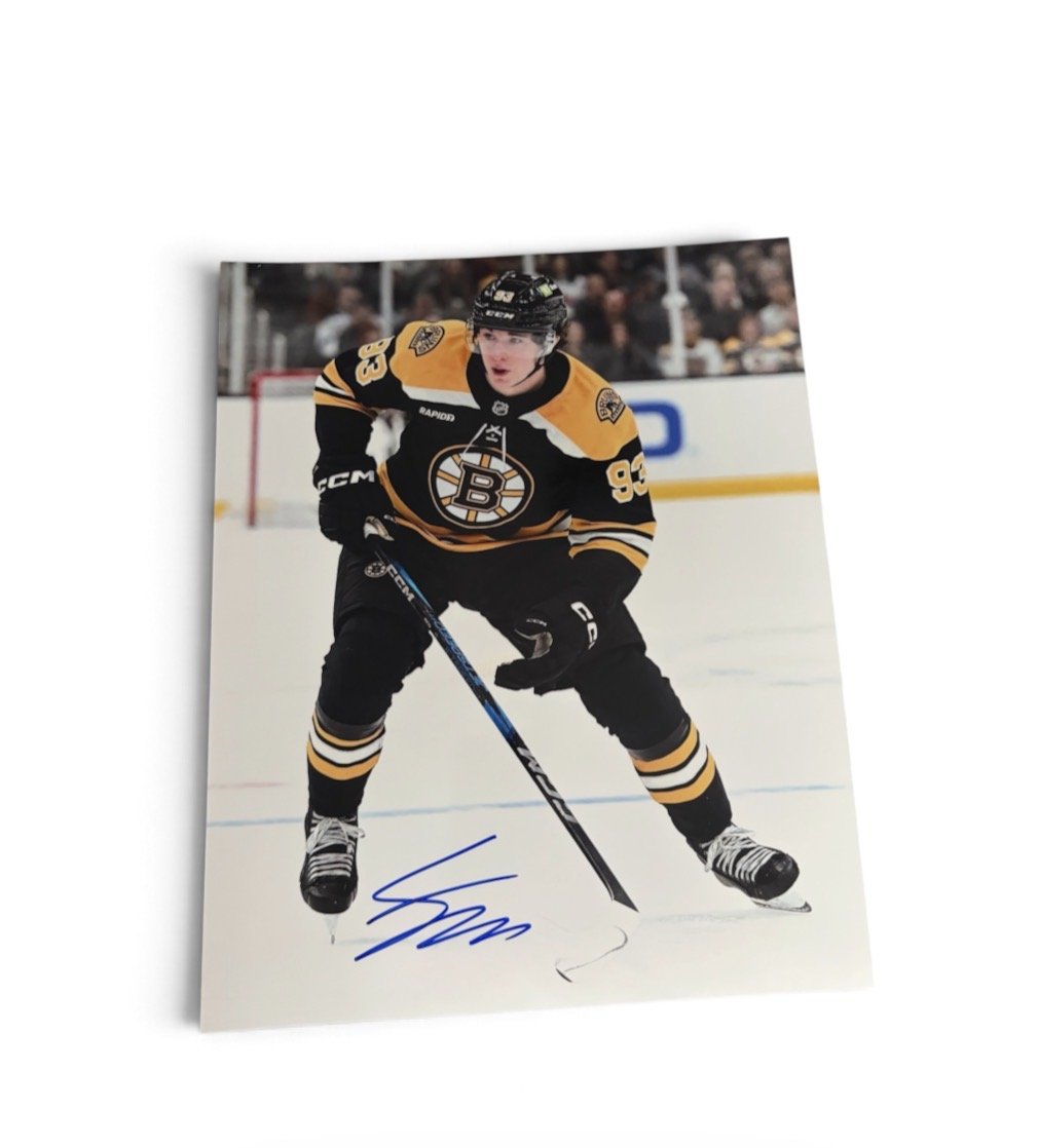 Fraser Minten Autographed 8x10 Boston Bruins