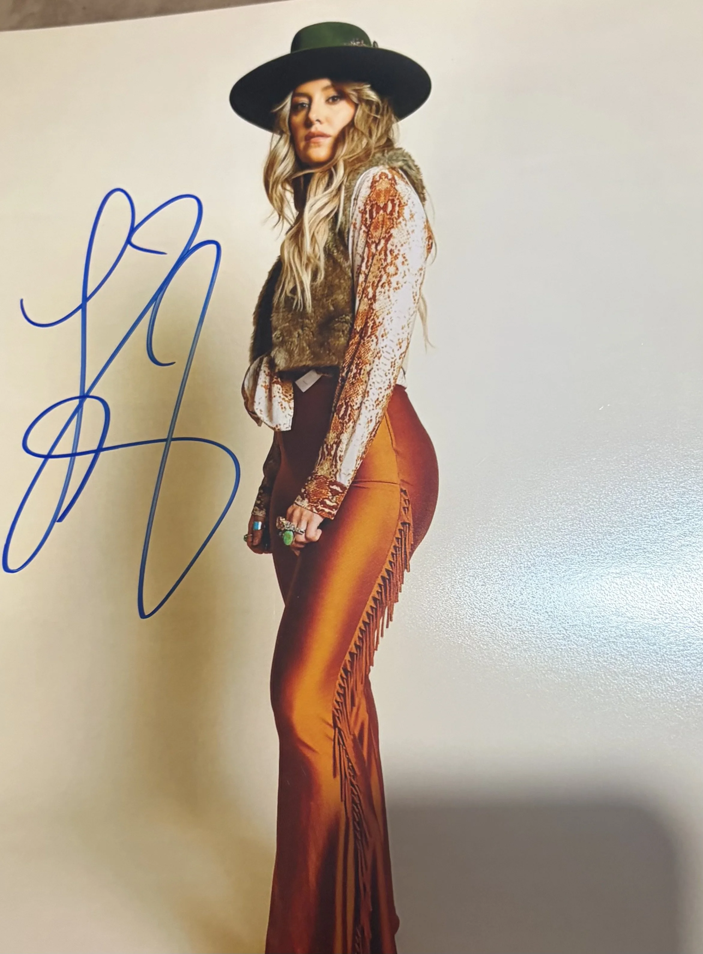 Lainey Wilson Autographed 8x10 Photograph