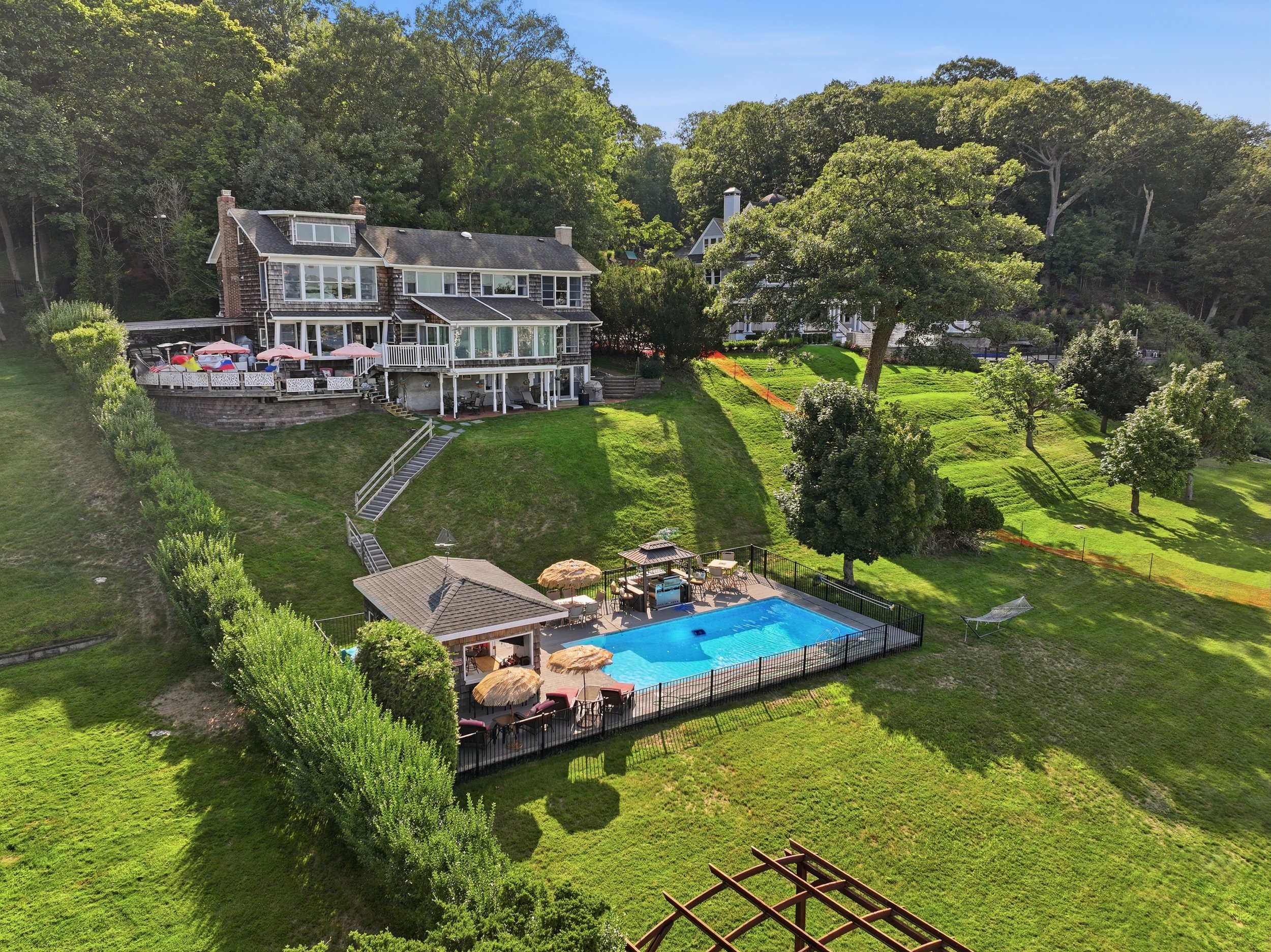 61-72_45IdleDayDriveCenterport_Aerial.jpg