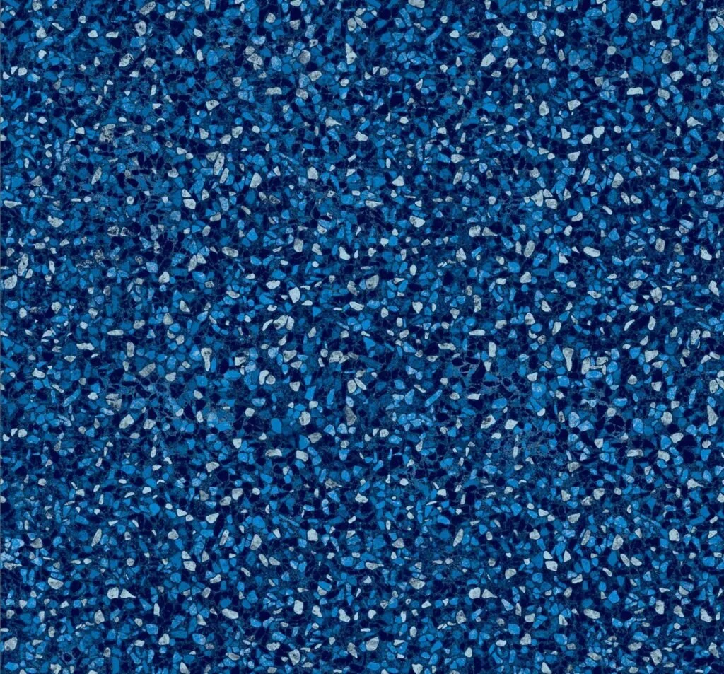 Surface en mosaïque de petites pièces de verre ou de pierre bleues, formant un motif coloré et texturé.