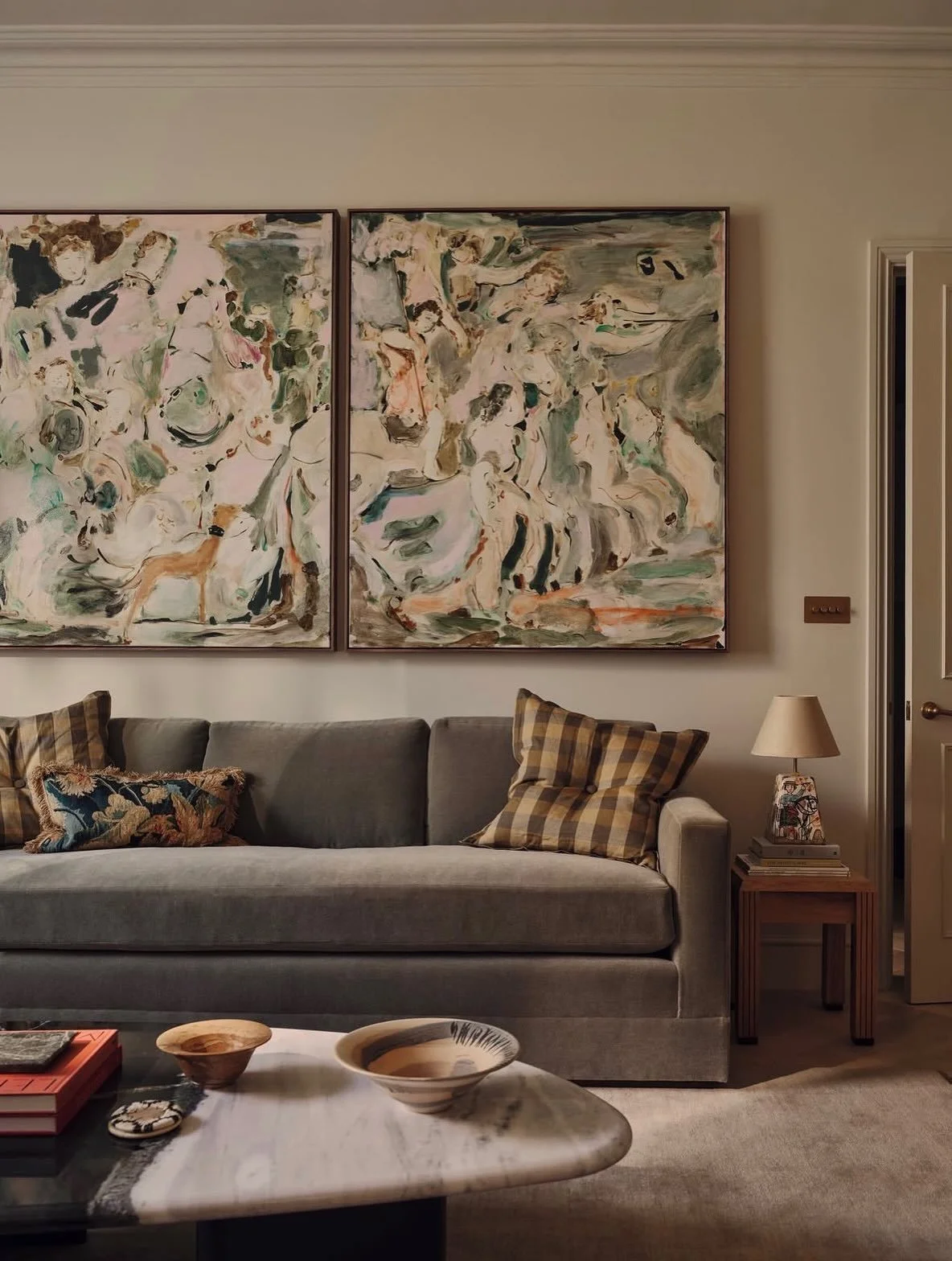 The project where we got to source the coolest artwork collection and I finally got to do the boxy pastel mohair sofa I had been thinking about for years.

Interior design by @christian_bense 
Photography by @studio_rochowski

Artwork by @rosa_robert