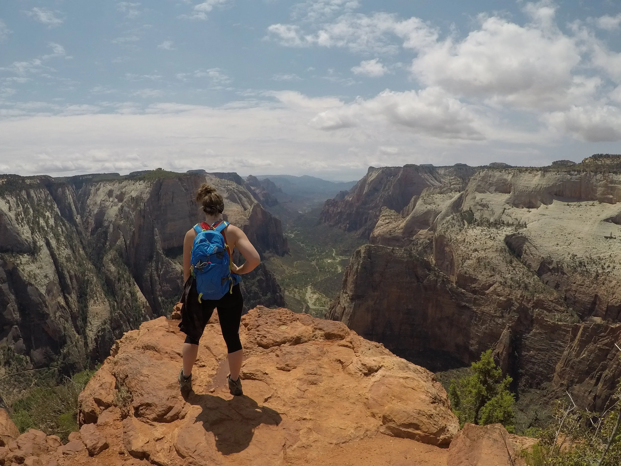 Alli Reynolds, dietitian, hiking at a canyon rim in Utah.
