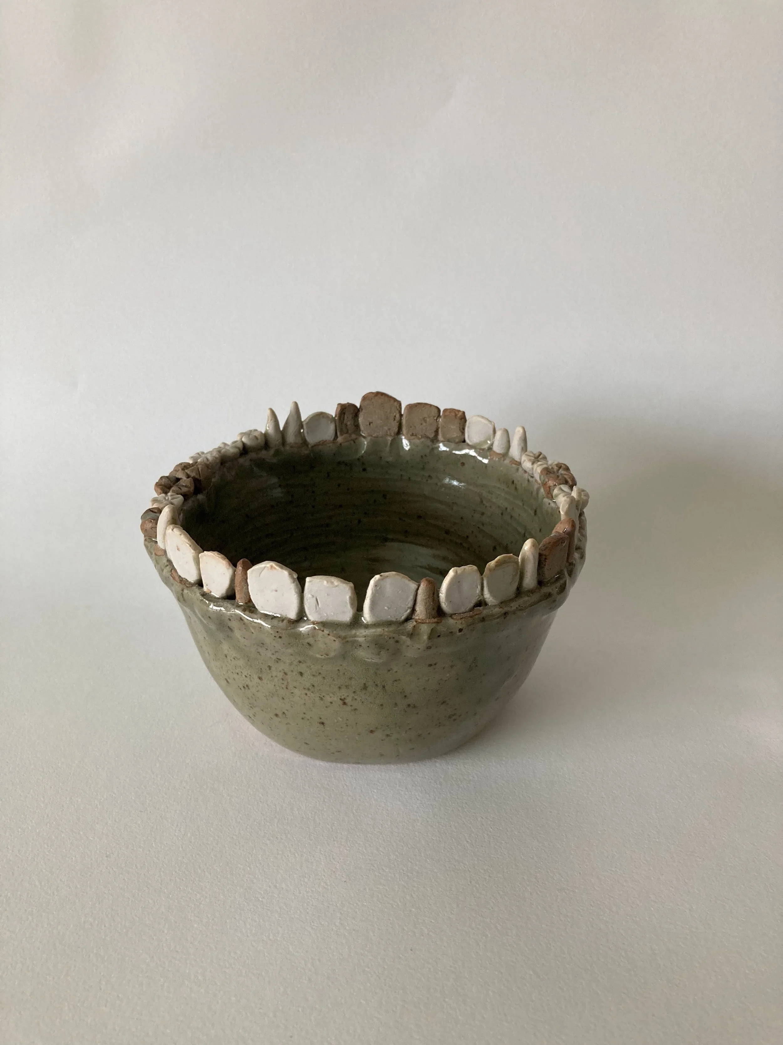 Stoneware vase with stoneware and porcelain teeth accents