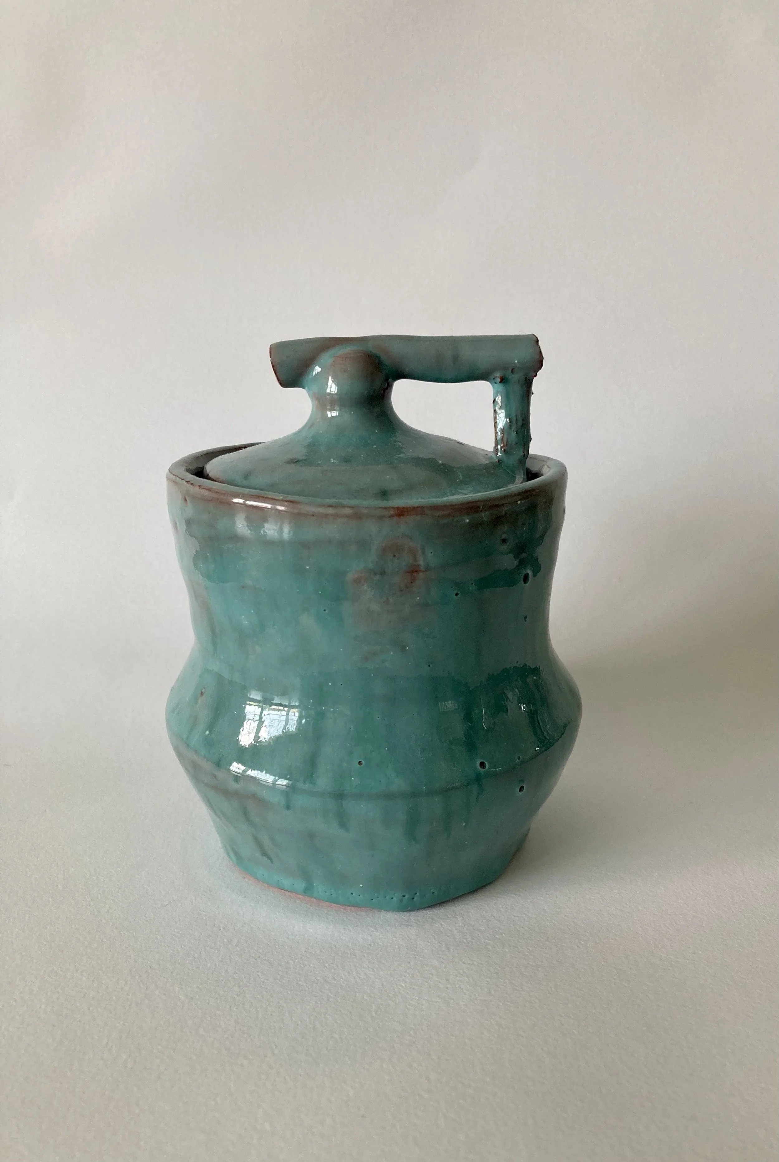 Earthenware lidded vessel