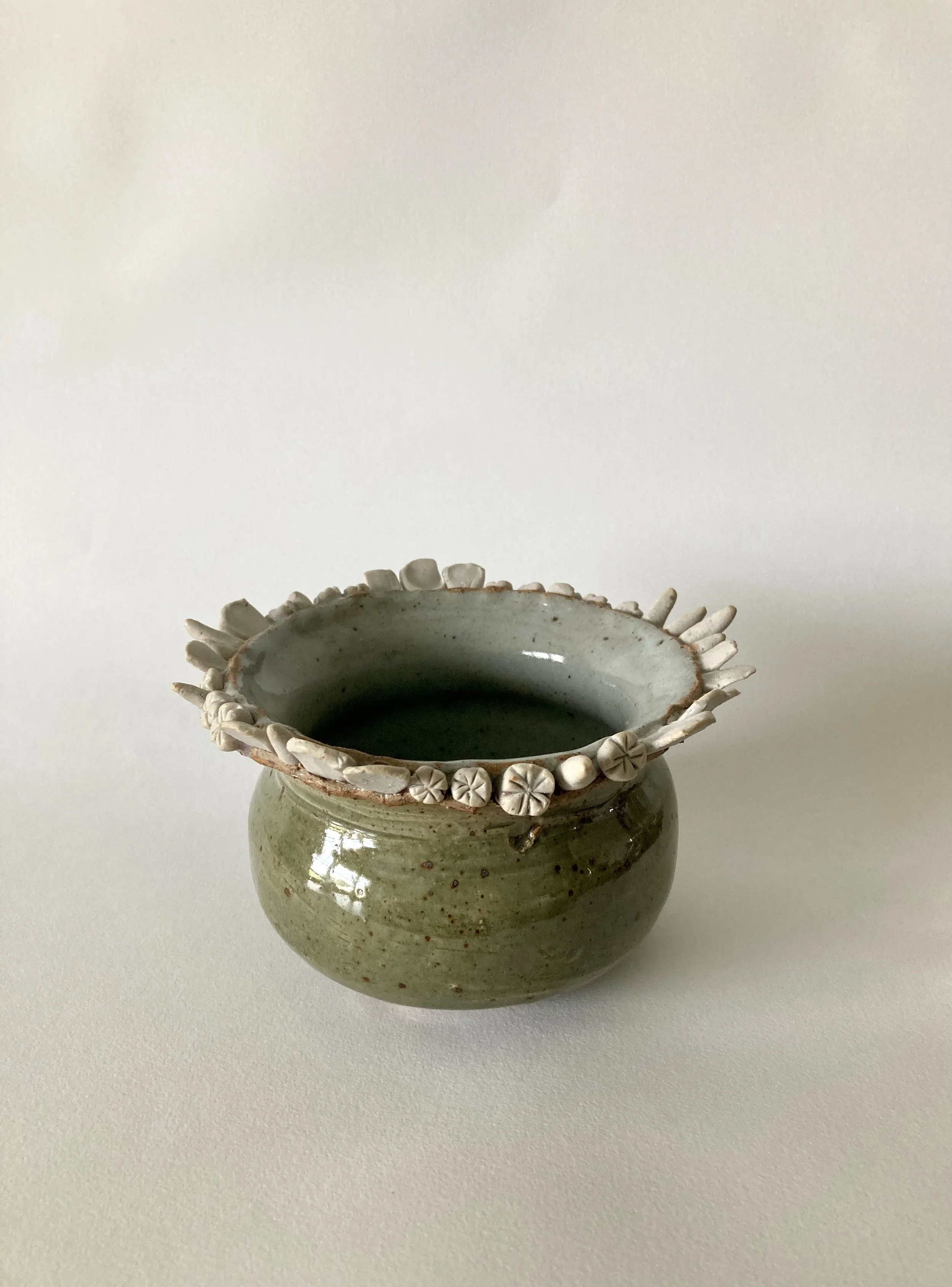 Stoneware vase with porcelain teeth accents