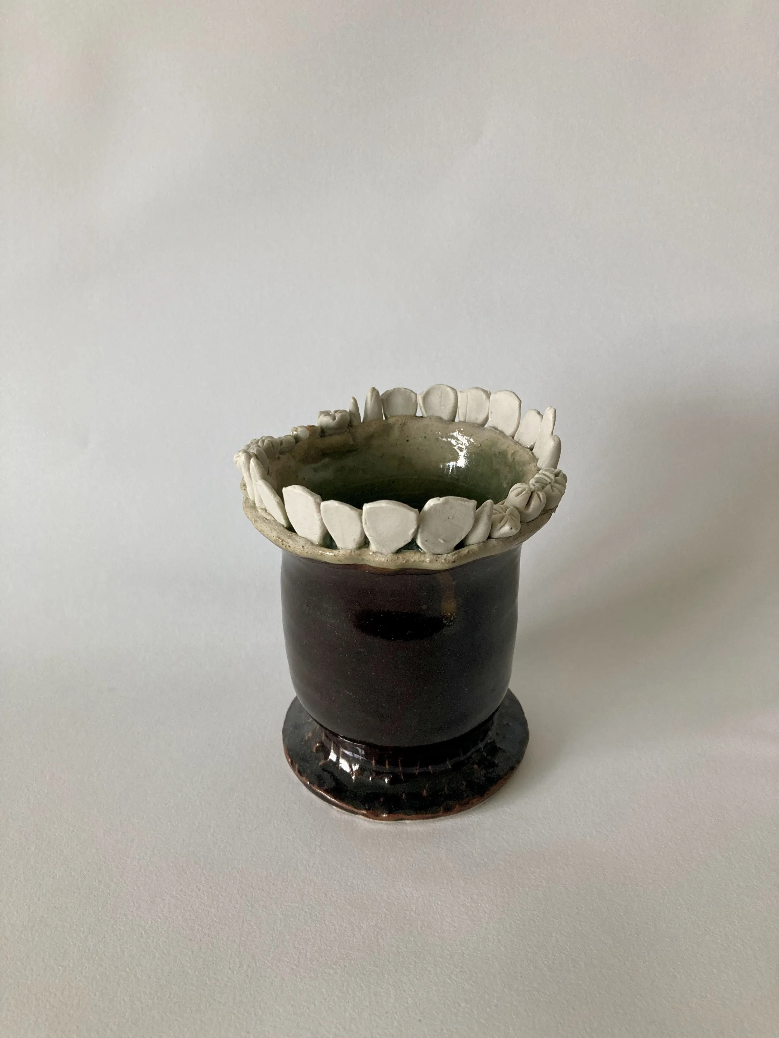 Stoneware vase with porcelain teeth accents