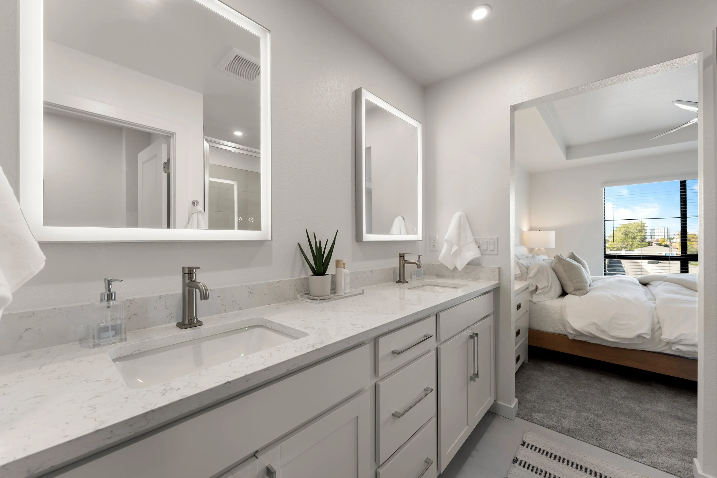 2076 S Holly Street_22.jpg