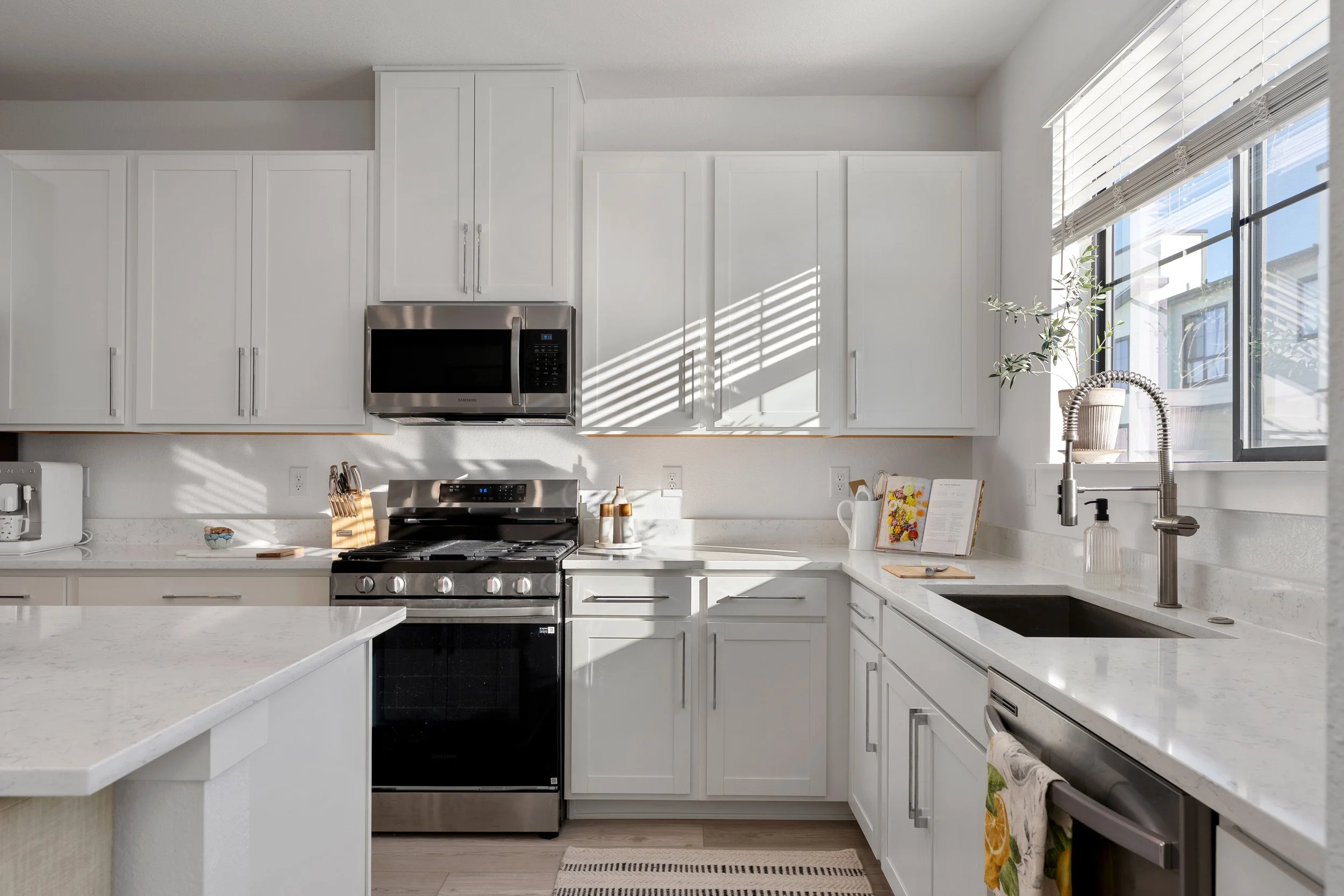 2076 S Holly Street_03.jpg