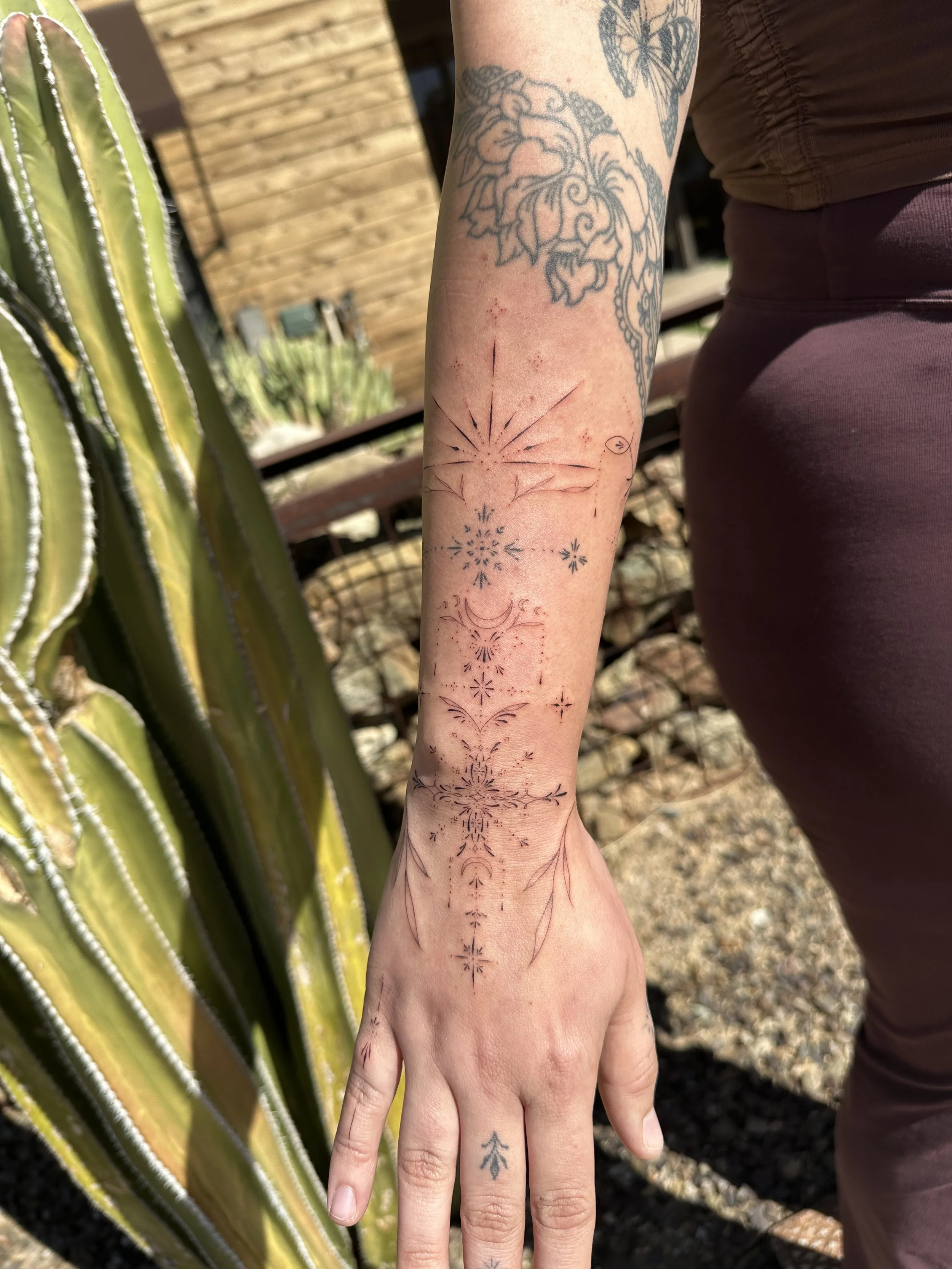 Ornamental arm pola.JPG