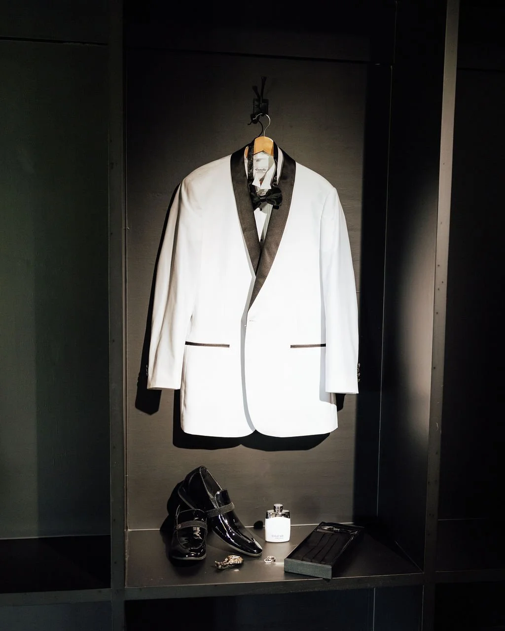 Groom's Lounge
