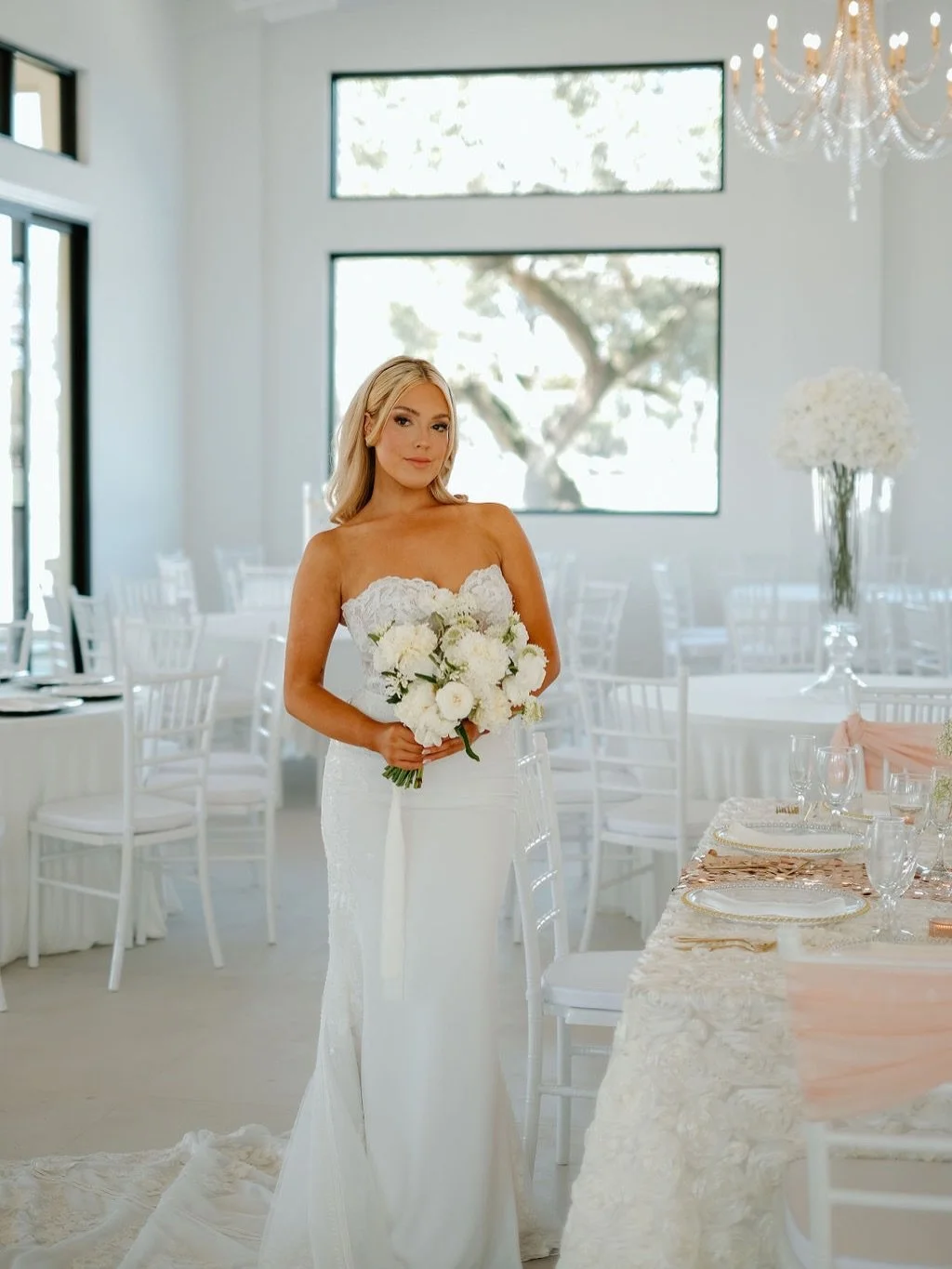 Classic, romantic, and effortlessly elegant 🤍 The kind of bridal moment that feels timeless from every angle.

From the soft lace details to the clean, bright setting, we&rsquo;ll never get over how beautifully a bride shines at Ro Manor.✨

#RoManor