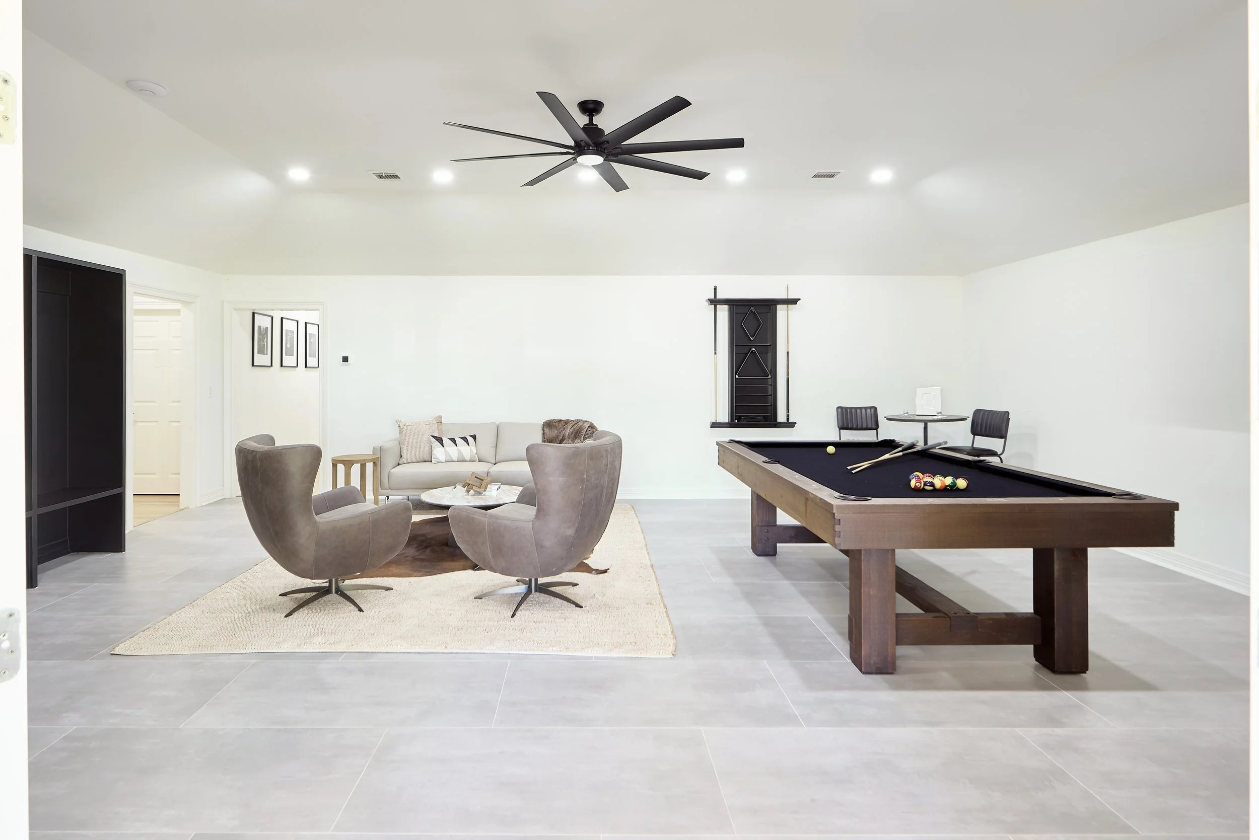 Groom's Lounge