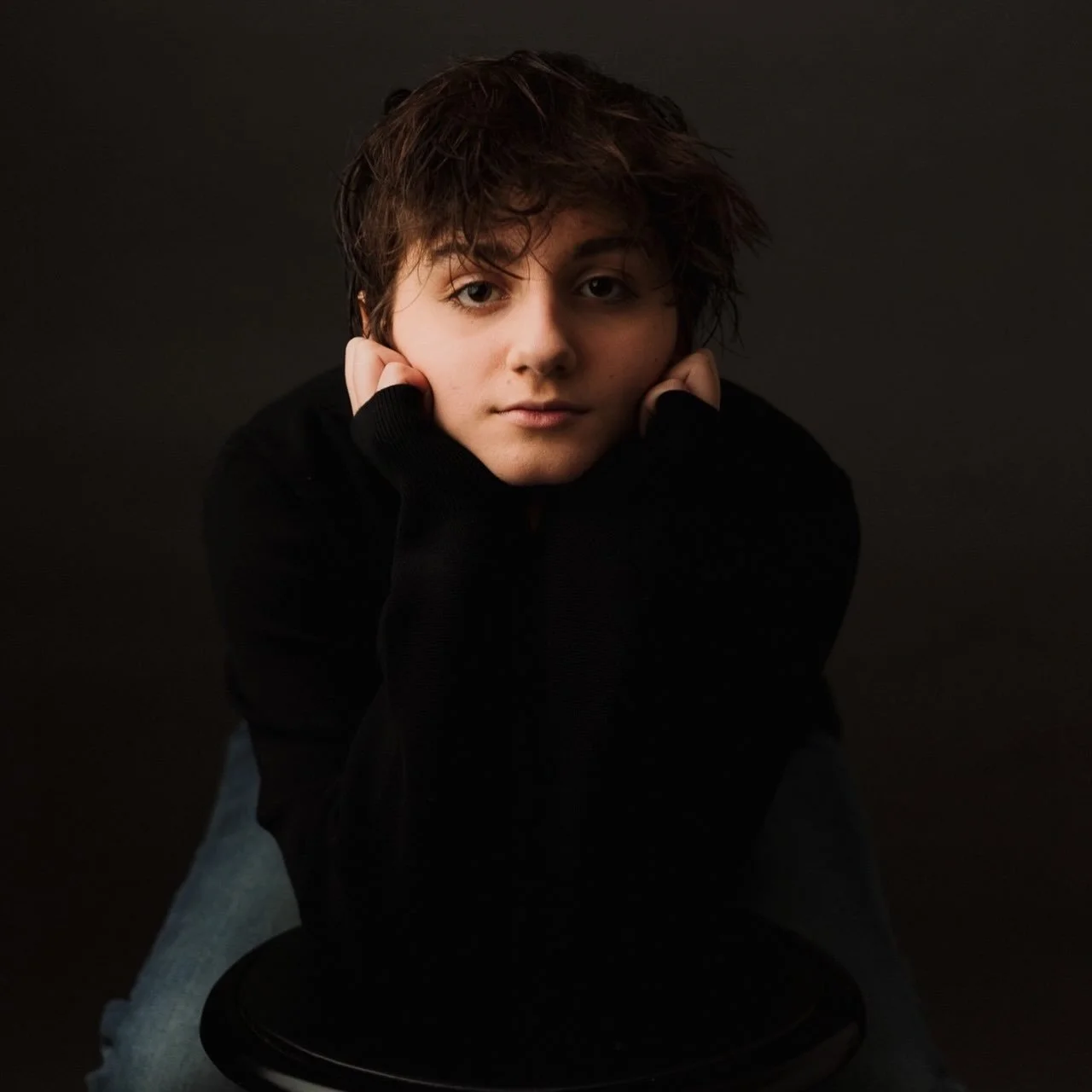 Mini studio portrait session are a lovely way to capture your beautiful child as who they are right now. Their personality, their sass, their moods and their playfulness. 
This  also makes a beautiful art piece for your home. 
.
.
#yyjportraitphotogr