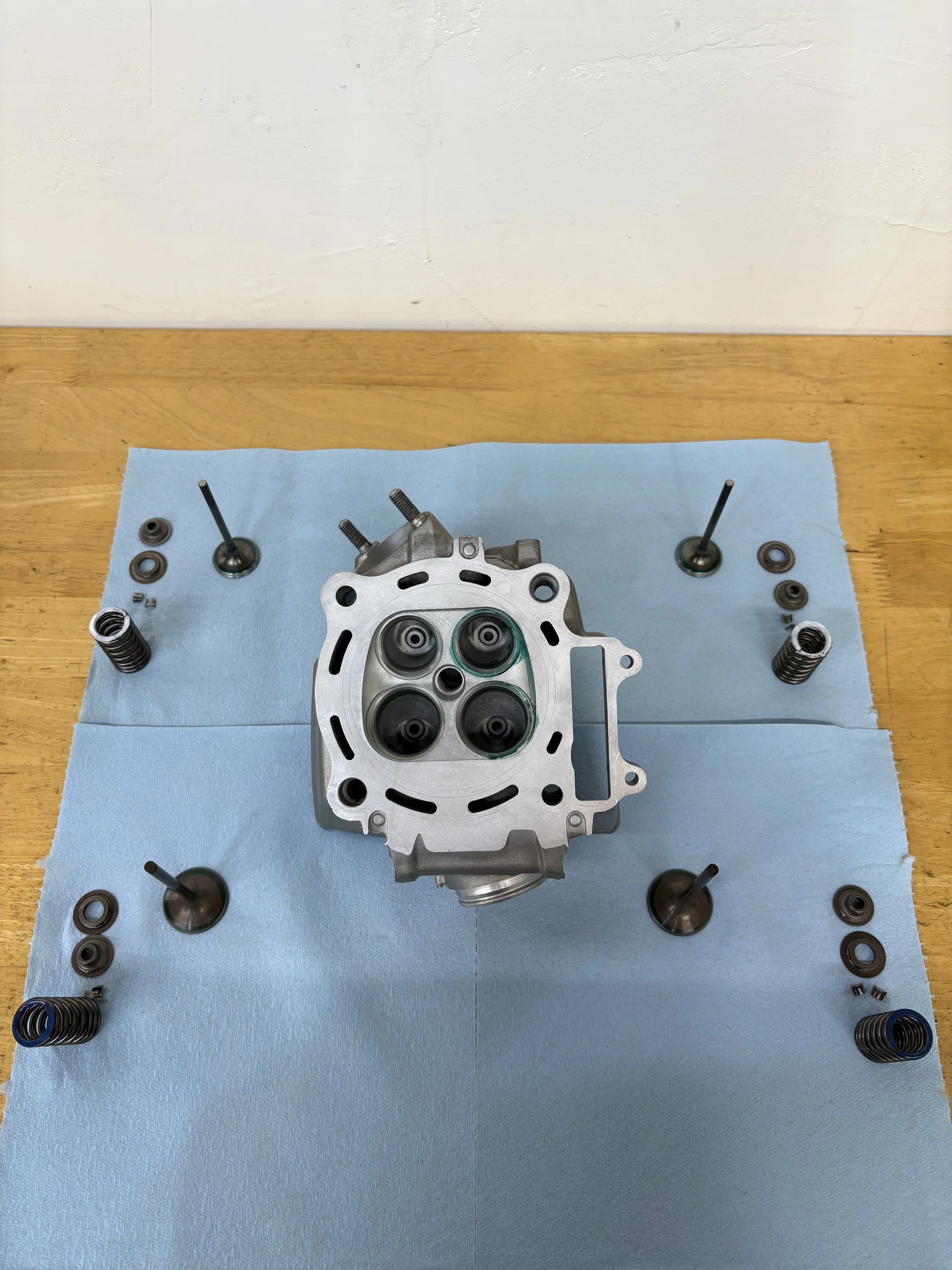 Cylinder head disassembled.jpeg