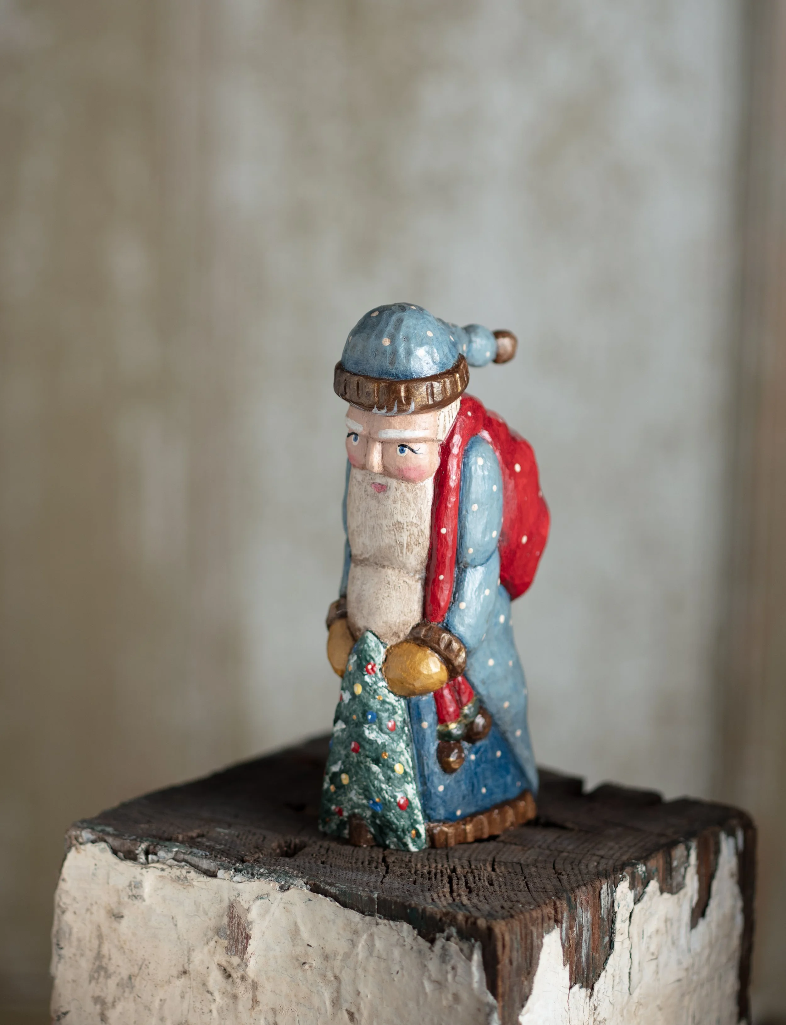 CHRISTMAS TREVELER MAIN SHOT.jpg
