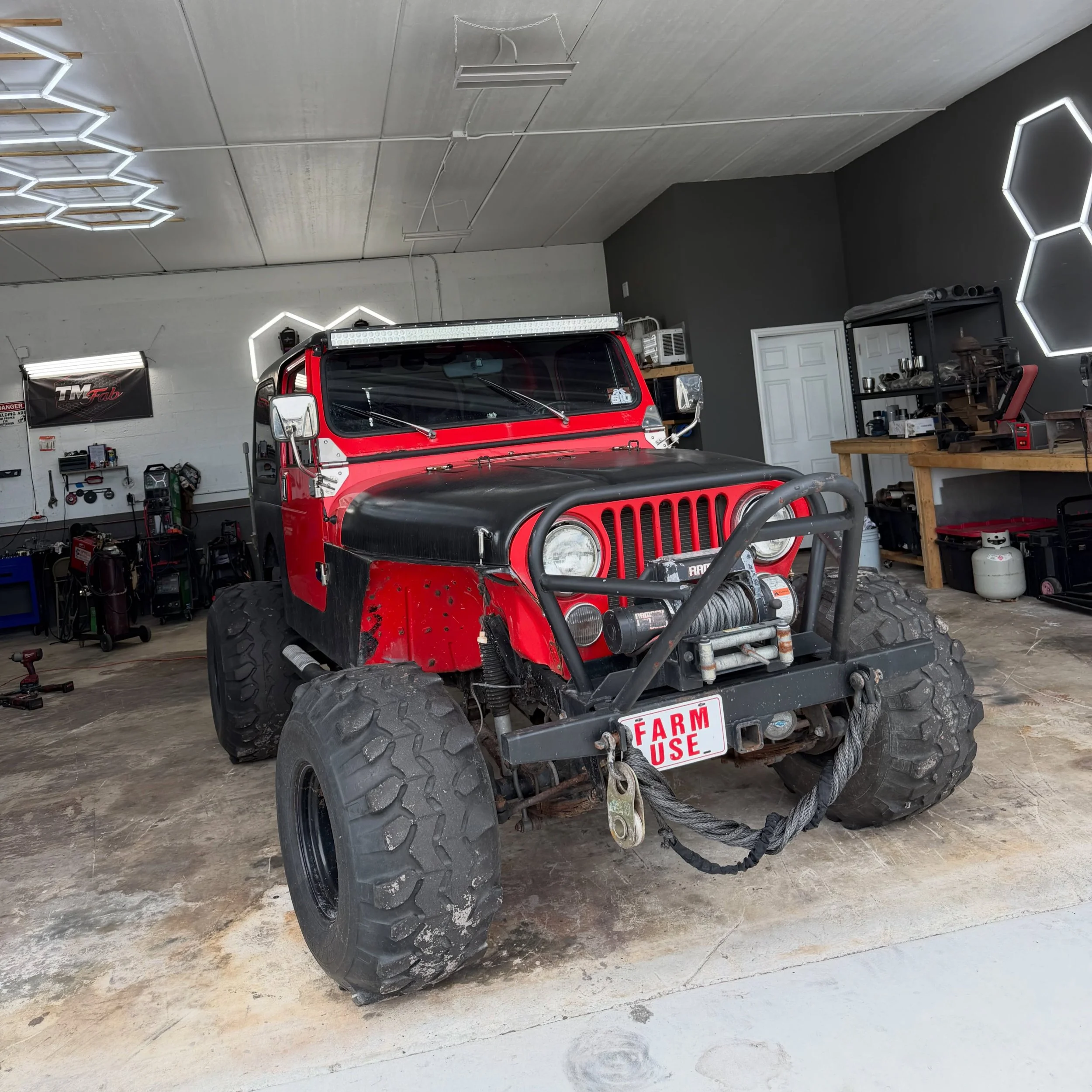 My personal 1985 CJ7 got itself a custom fabricated back rack!
Now I don&rsquo;t have to remove my cooler and other supplies to access the back🤘

#madeintheshade #shadetreediesel #cj7 #jeep