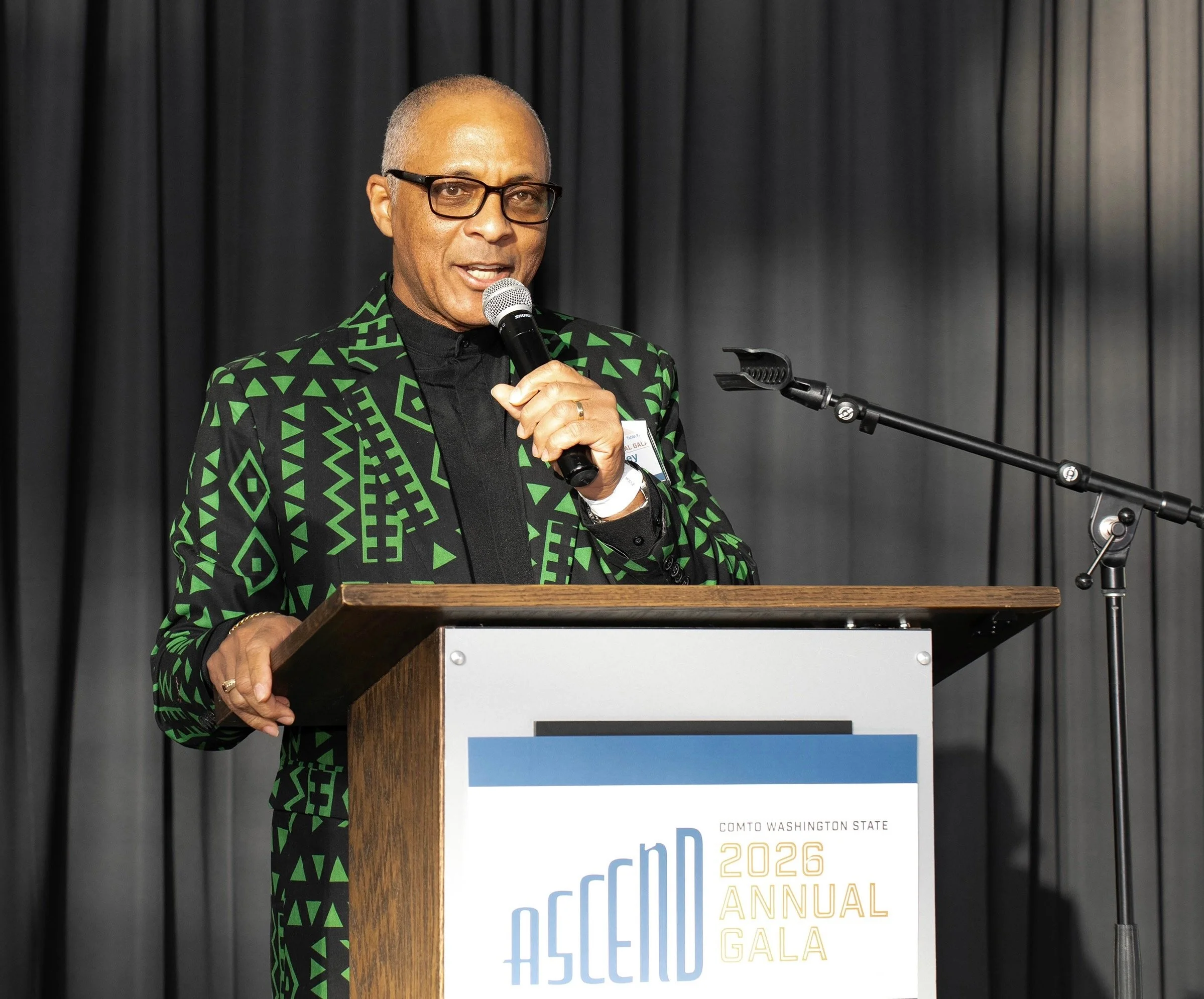 Grantley Martelly speaking at the COMTO Washington State ASCEND Gala