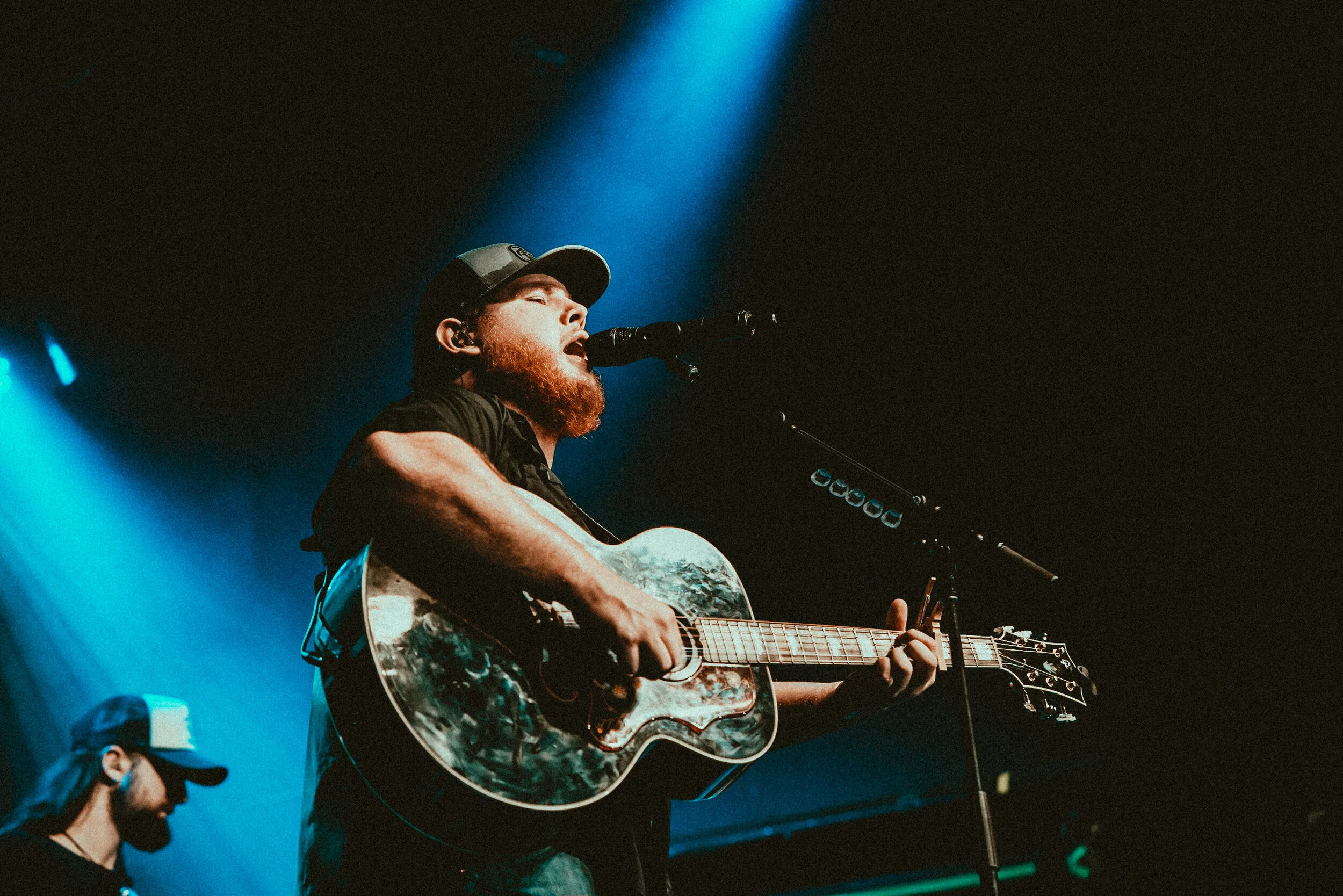 16-Luke-Combs-Tourlife-Cal&Aly.jpg