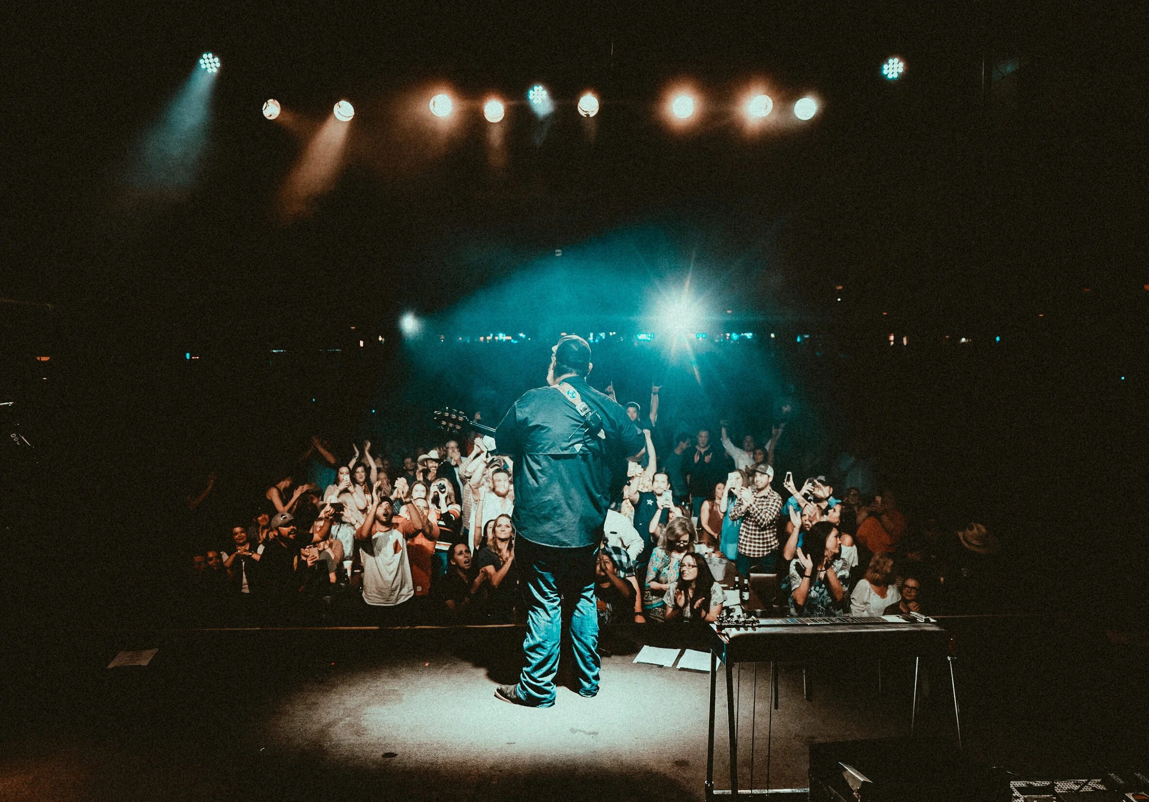 22-Luke-Combs-Tourlife-Cal&Aly.jpg