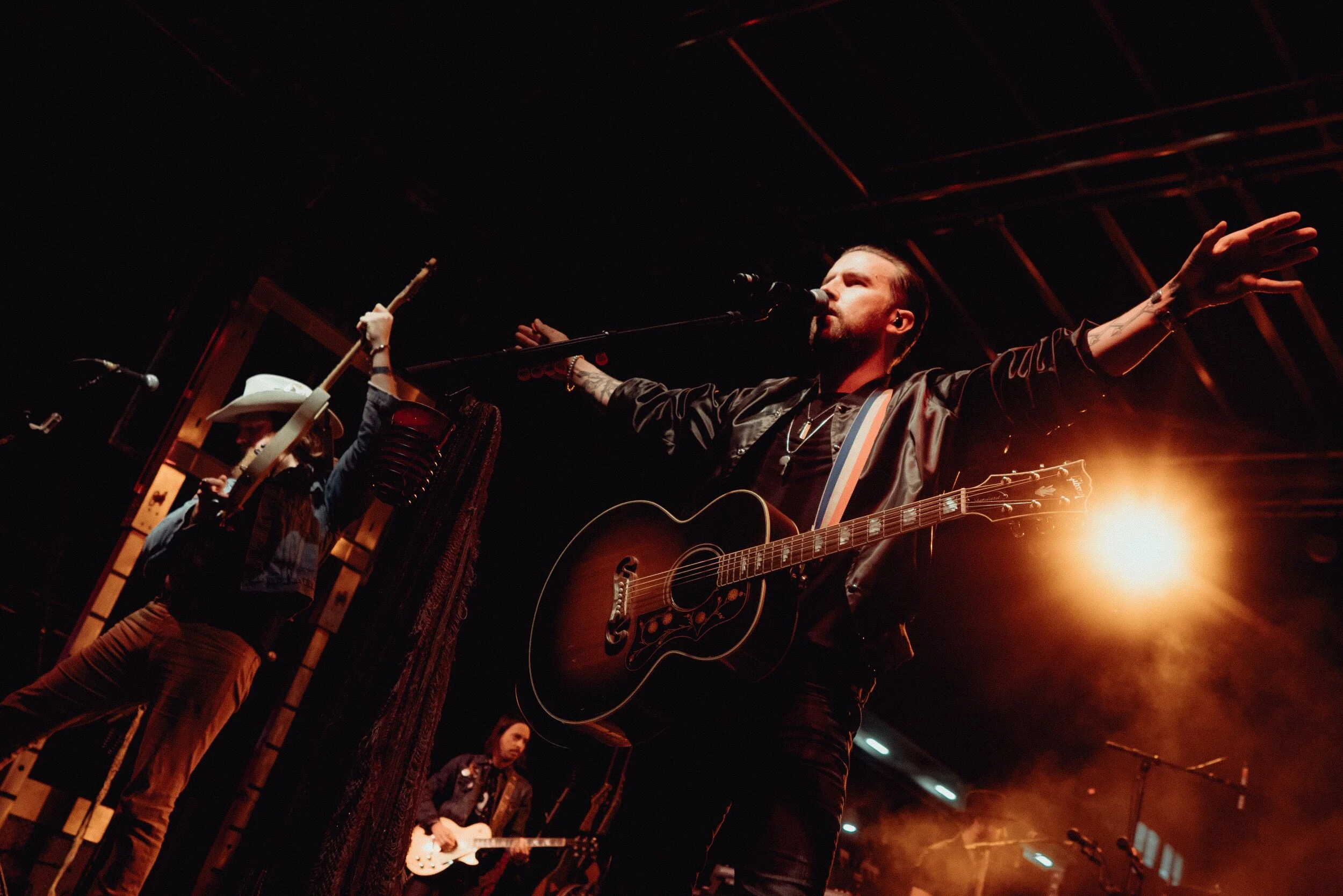 Brothers Osbourne - Cal & Aly - Tour .JPG