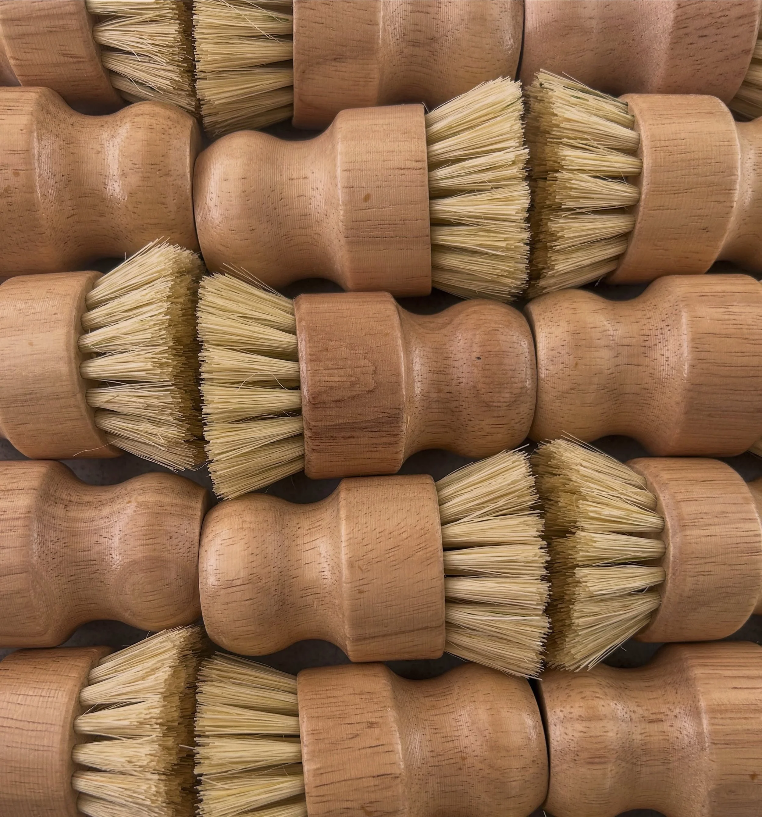 Our sweet Bamboo Brushes go hand in hand with Baking Soda for scrubbin&rsquo; 🧽.