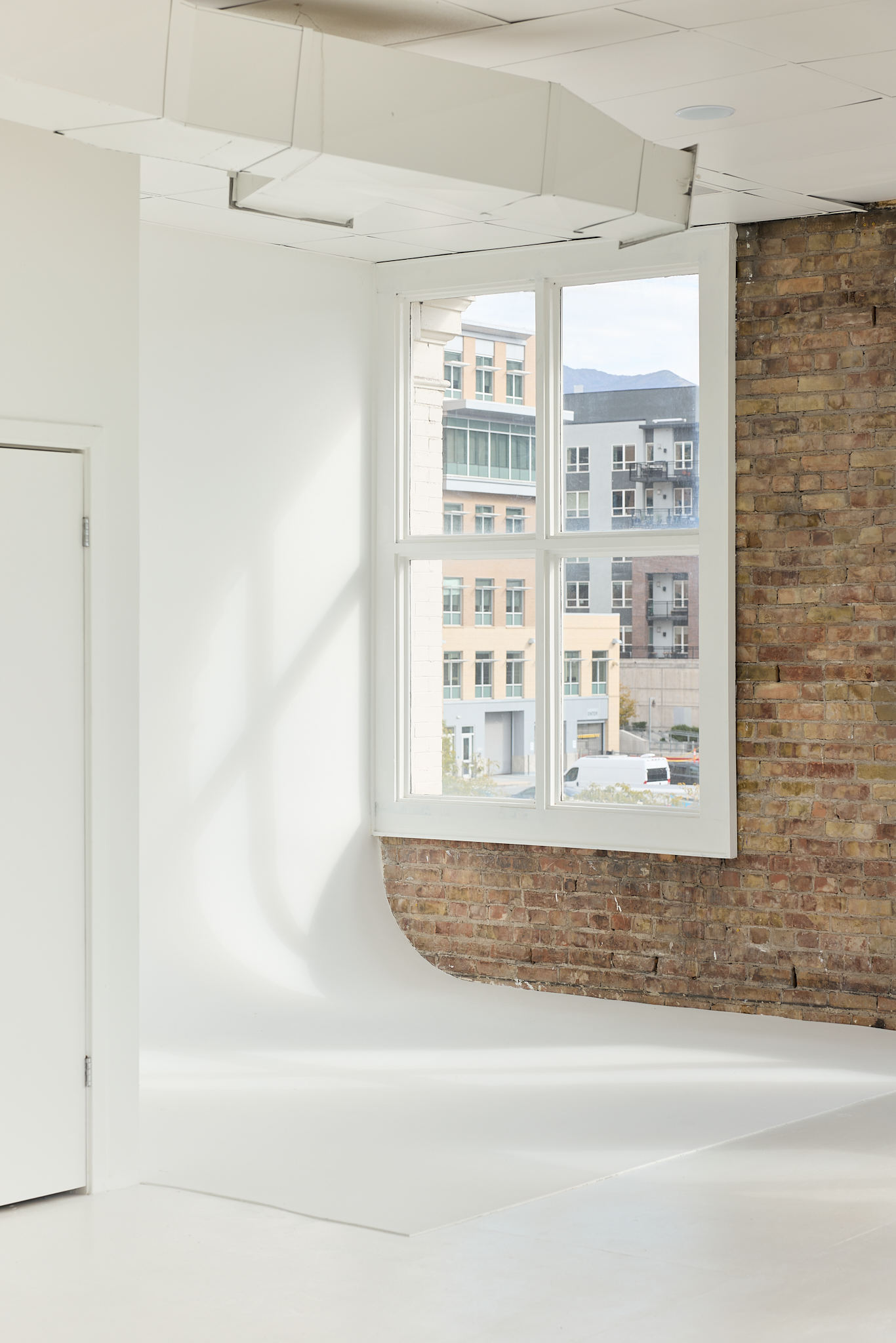 StudioNoireNoir-TheLoft-AffordableNaturalLightPhotoStudi