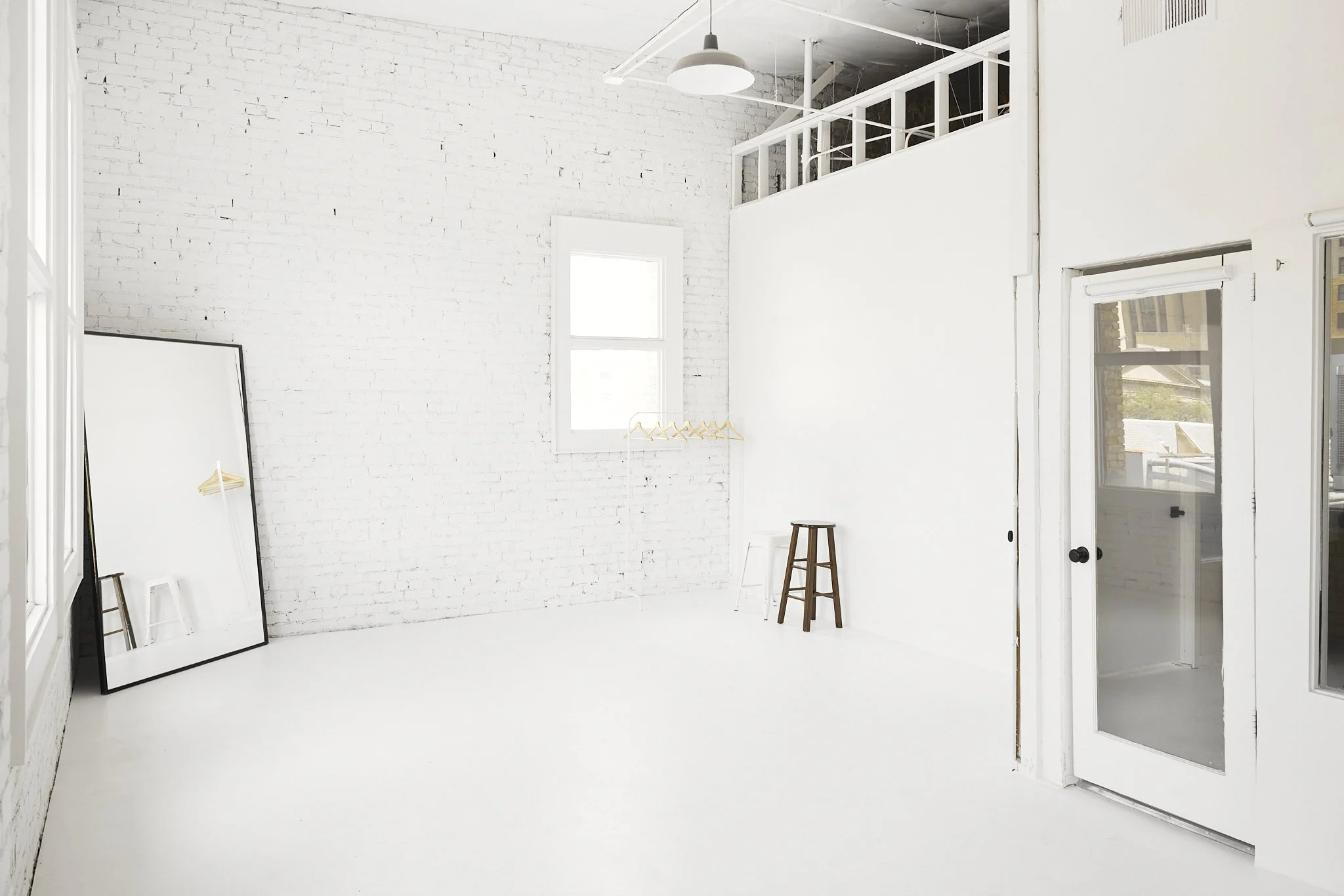 StudioNoireNoir-TheLoft-AffordableNaturalLightPhotoStudi