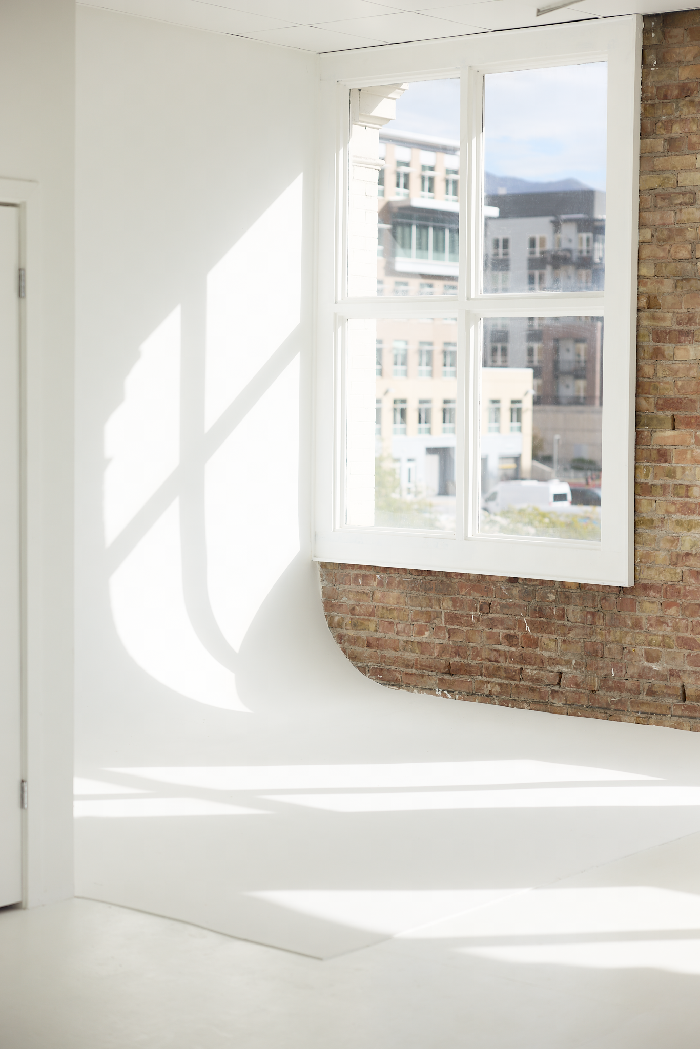 StudioNoireNoir-TheLoft-AffordableNaturalLightPhotoStudi