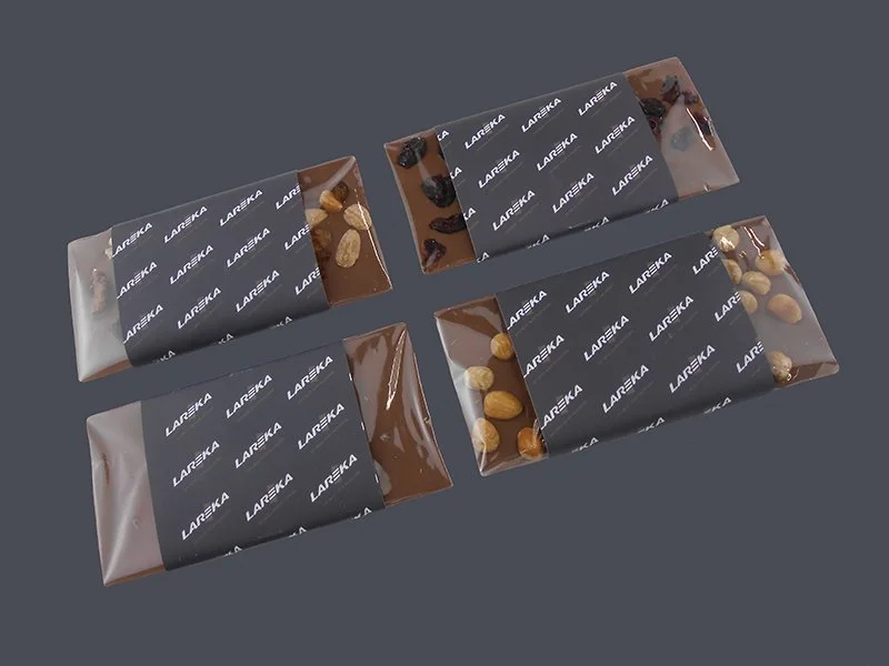 Packing chocolate with toppings. Discover the flexibility of the BTB25.
