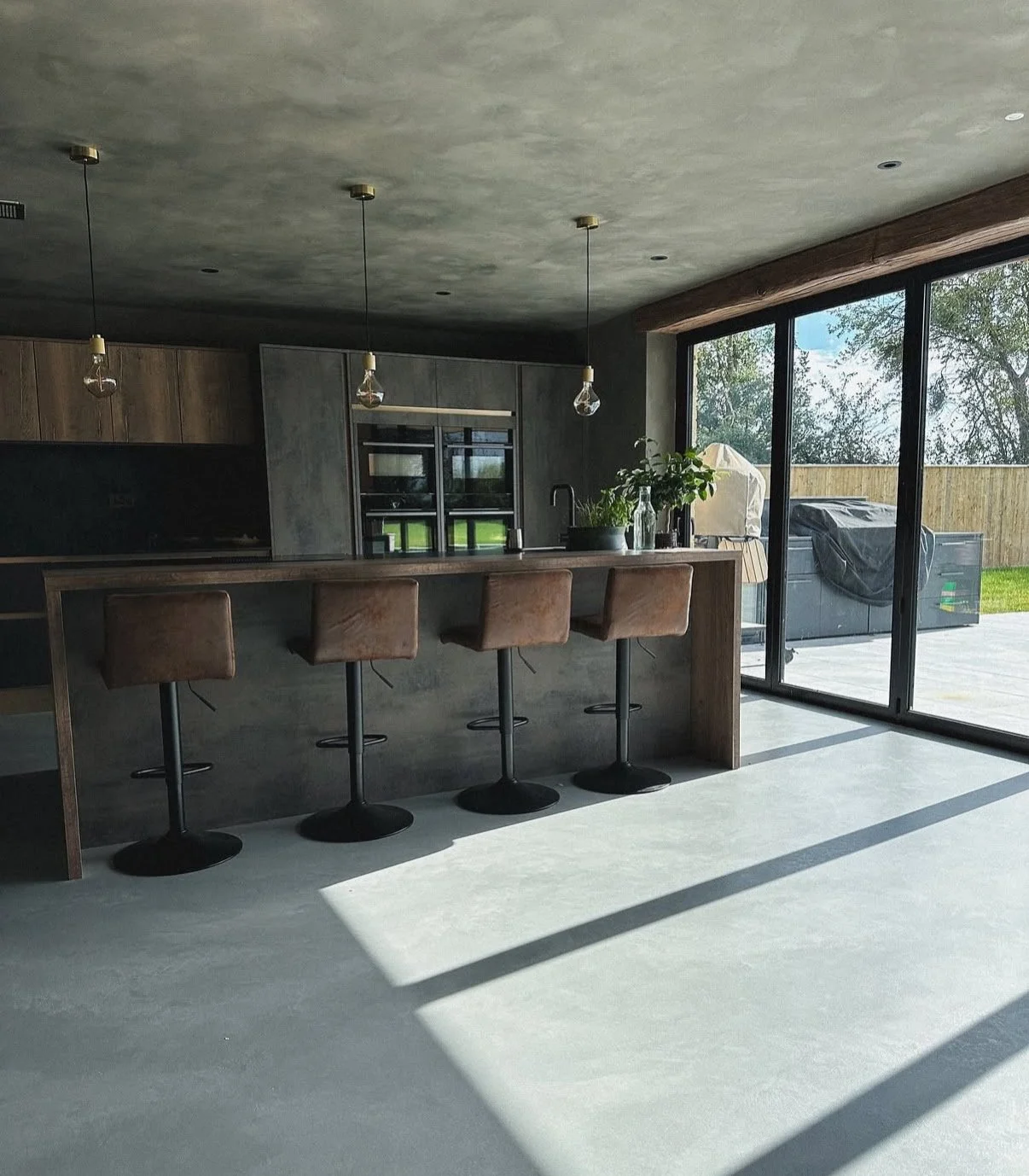 foxes-maltings-kitchen-beam-website.jpg