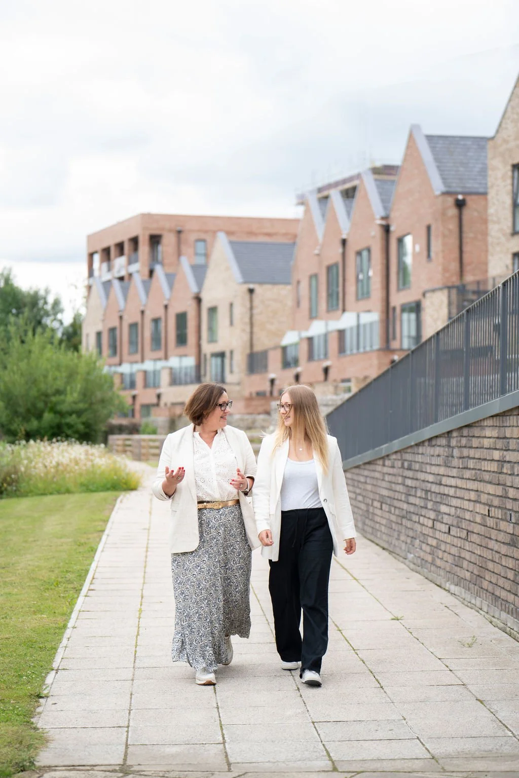 Tech recruitment specilaist in UK walking outside with client
