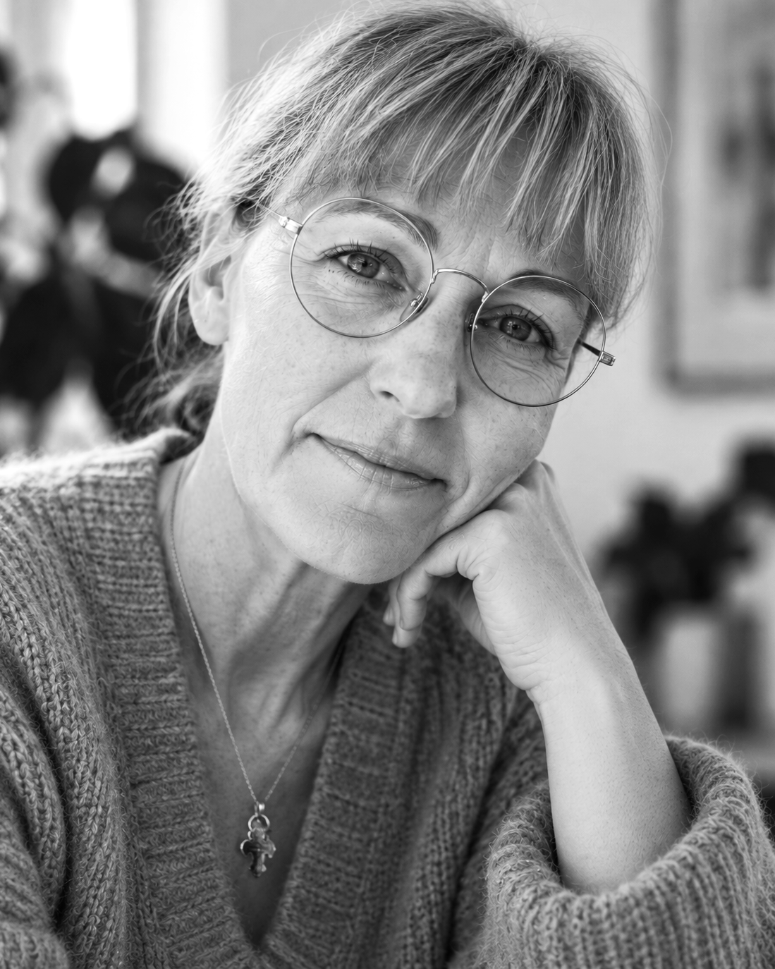 Portræt af Maj-Britt Halle, konsulent med fokus på ledelse, organisationsudvikling og individuelle forløb.