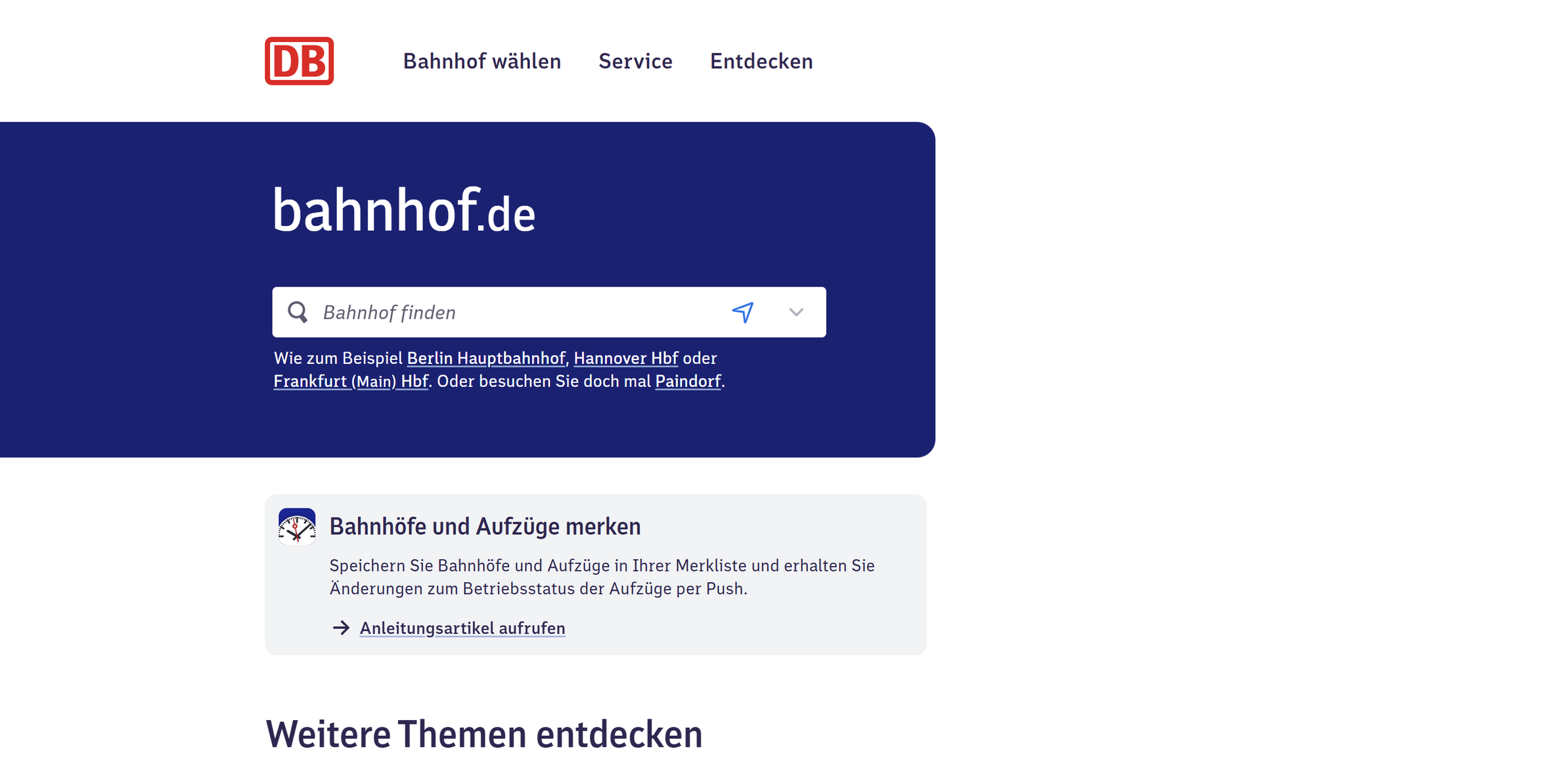 Screenshot der Webseite bahnhof.de mit Suchfeld für Bahnhöfe, Menüoptionen und Informationen zum Speichern von Bahnhöfen und Aufzügen.