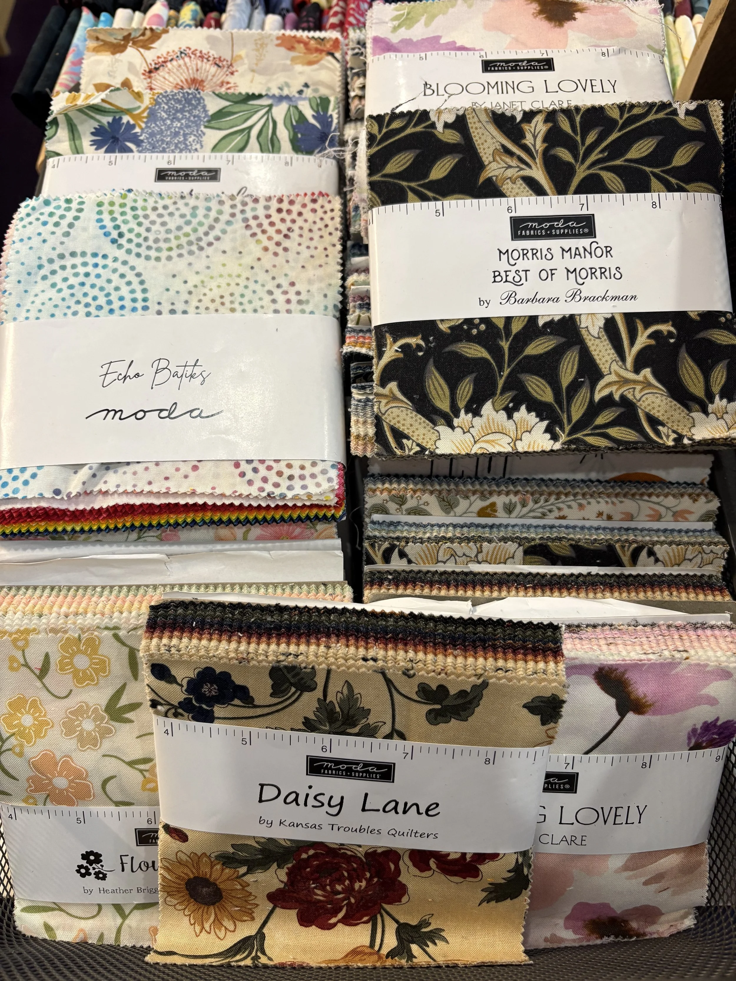 Charm Packs - 42x pre-cut 5 inch squares